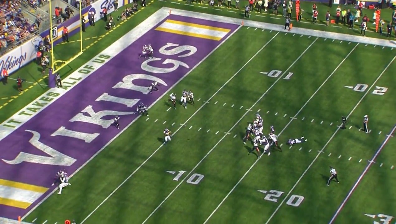 Minnesota Vikings quarterback Sam Darnold (14) hits running back Aaron Jones (33) on a mesh rail concept for a touchdown in the first quarter against the Houston Texans.
