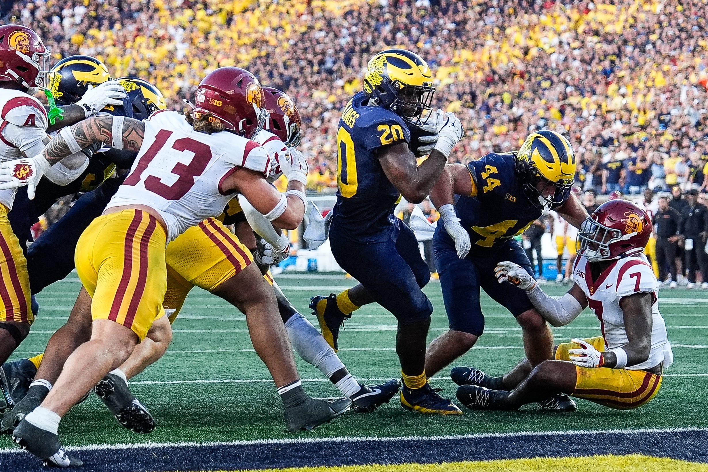 USC Trojans Football Michigan Football