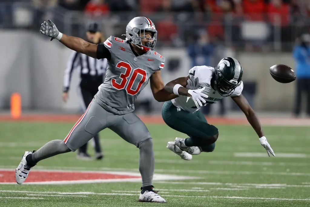 Ohio State Buckeyes linebacker Cody Simon (30) breaks up the pass intended for Michigan State Spartans wide receiver Antonio Gates Jr. (7) during the third quarter at Ohio Stadium.