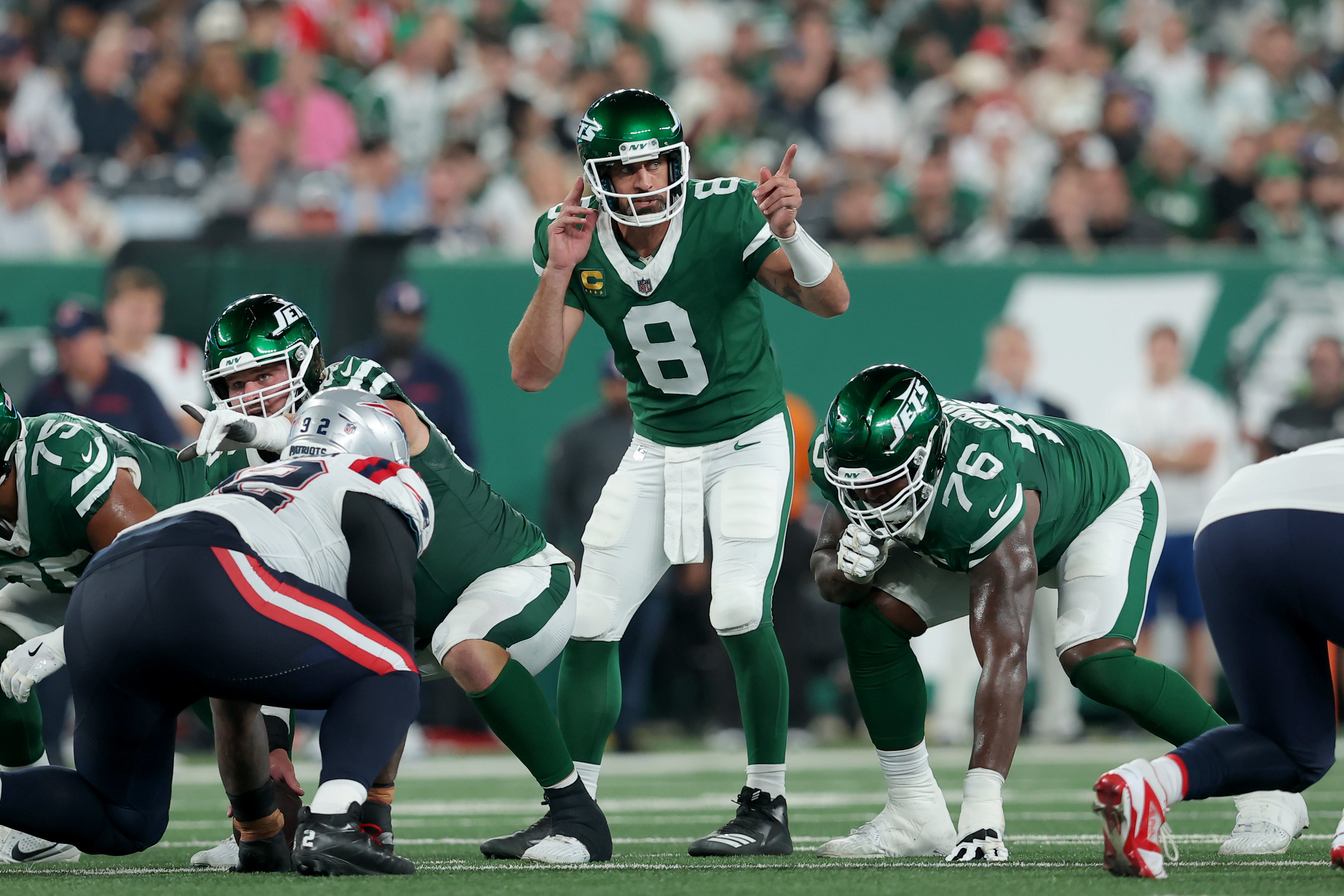 Jets QB Aaron Rodgers calls a play at the line during the second quarter against the New England Patriots at MetLife Stadium.