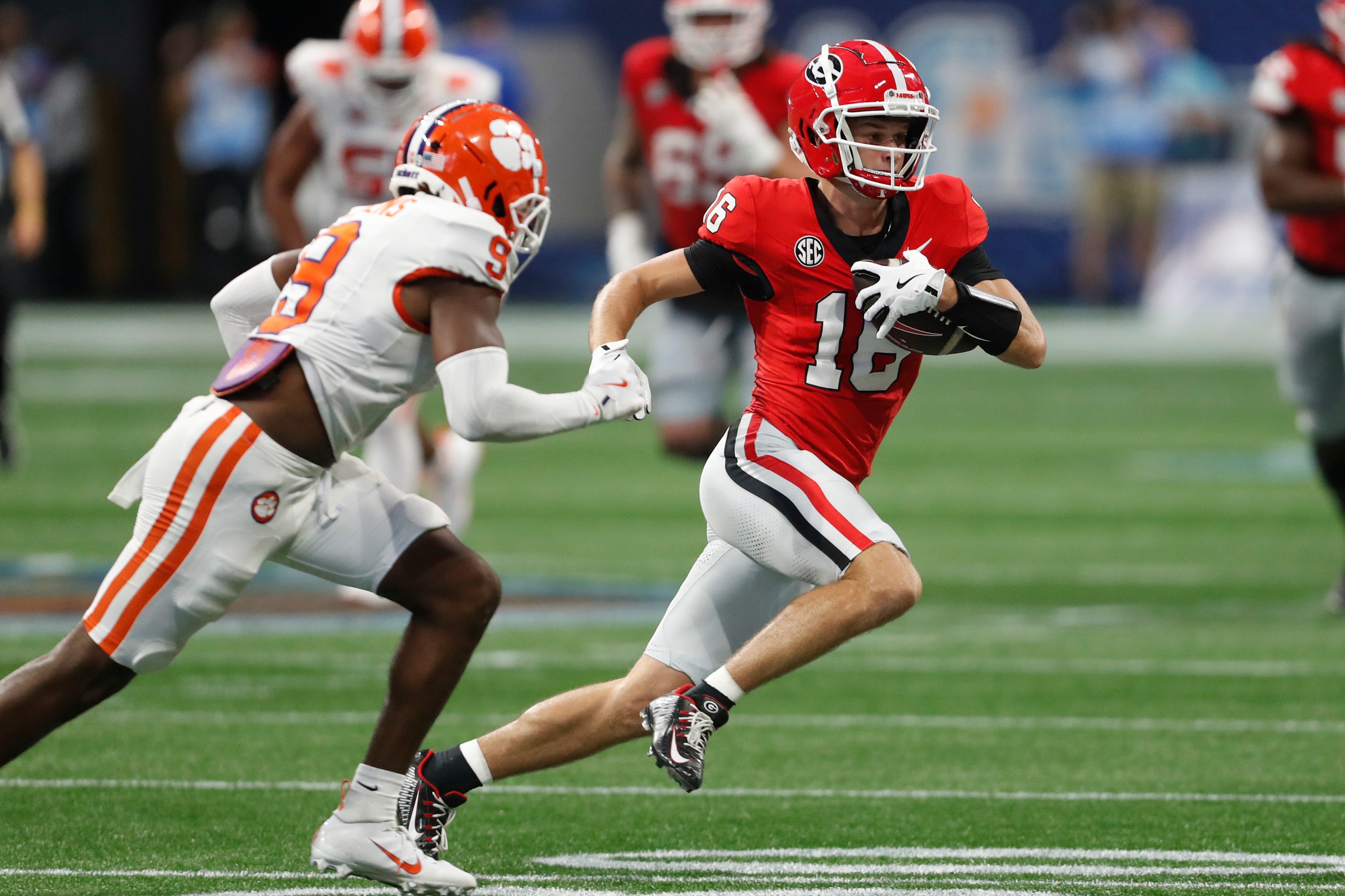 Georgia wide receiver London Humphreys (16) moves the ball during the second half of the NCAA Aflac Kickoff Game against Clemson in Atlanta, on Saturday, Aug. 31, 2024.