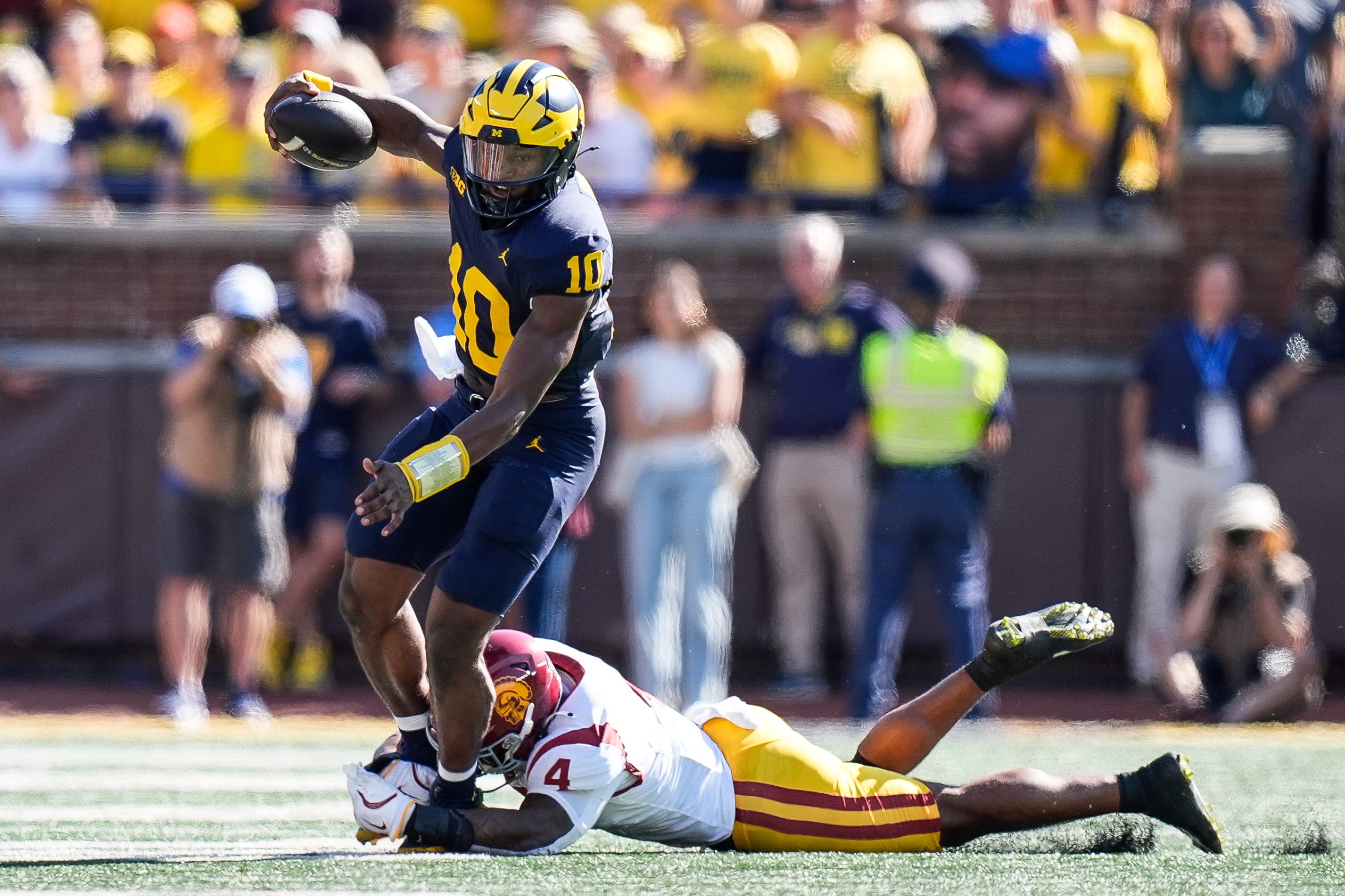 Michigan quarterback Alex Orji (10) runs against USC linebacker Easton Mascarenas-Arnold (4) during the first half at Michigan Stadium in Ann Arbor on Saturday, Sept. 21, 2024.