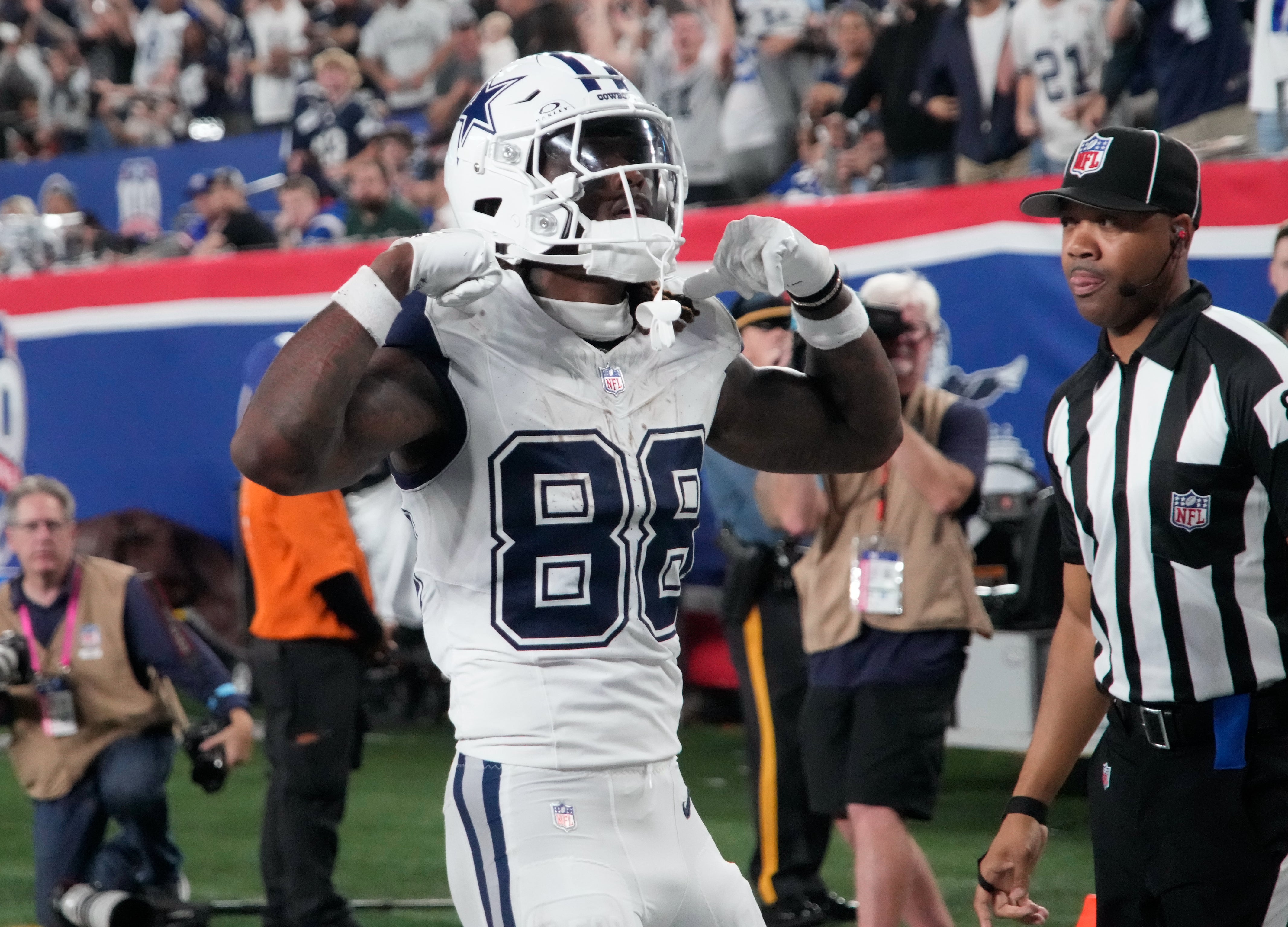 Cowboys WR CeeDee Lamb celebrates after a a touchdown against the Giants.