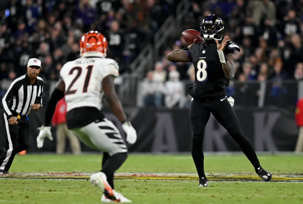 Baltimore Ravens quarterback Lamar Jackson (8) throws during the fourth quarter against the Cincinnati Bengals at M&T Bank Stadium.