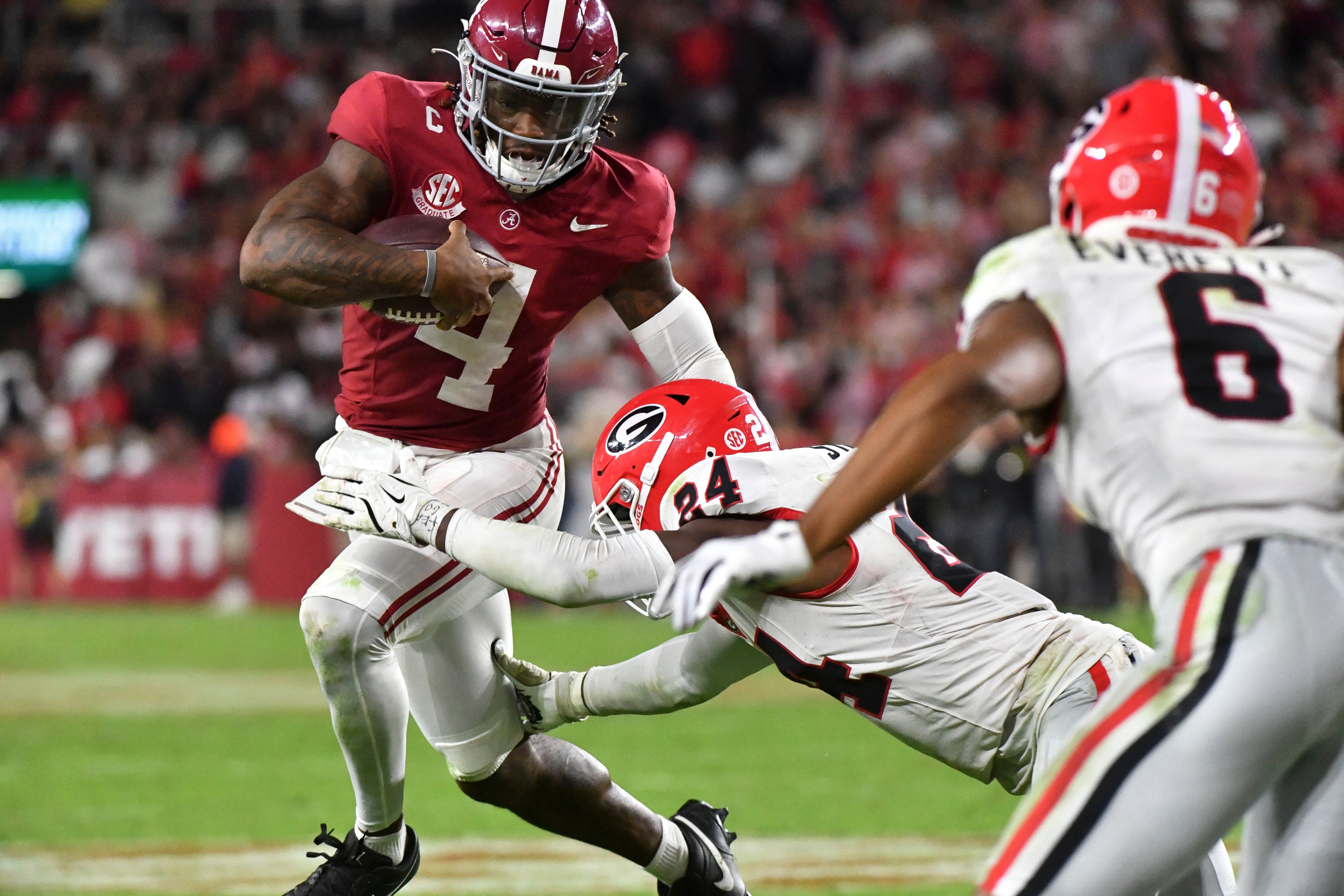 Georgia safety Malaki Starks attempts to tackle Alabama quarterback Jalen Milroe