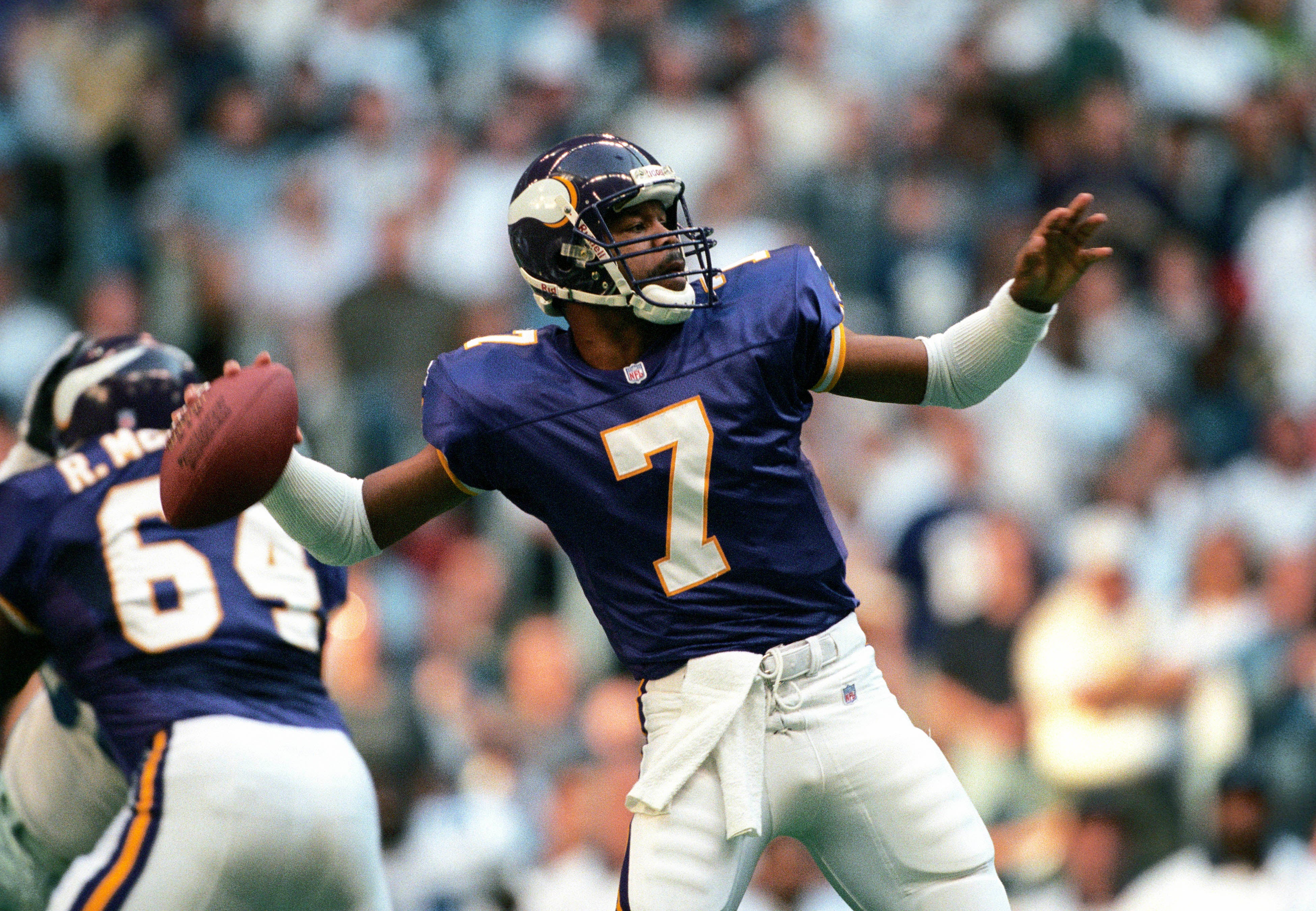 Nov 26, 1998; Irving, TX, USA; FILE PHOTO; Minnesota Vikings quarterback Randall Cunningham (7) looking to throw against the Dallas Cowboys during the 1998 season at Texas Stadium.