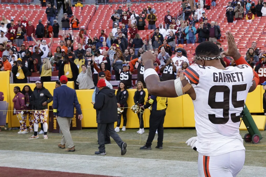 Cleveland Browns defensive end Myles Garrett (95) waves to fans while leaving the field after the Browns' game against the Washington Commanders at FedExField.