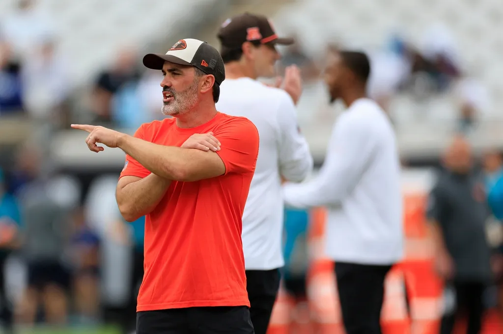 Cleveland Browns head coach Kevin Stefanski talks on the field before an NFL football matchup Sunday, Sept. 15, 2024 at EverBank Stadium in Jacksonville, Fla. The Browns defeated the Jaguars 18-13.