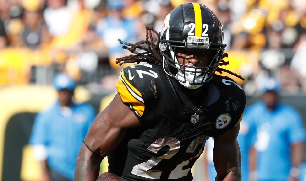 Sep 22, 2024; Pittsburgh, Pennsylvania, USA; Pittsburgh Steelers running back Najee Harris (22) runs the ball against the Los Angeles Chargers during the fourth quarter at Acrisure Stadium. Pittsburgh won 20-10.