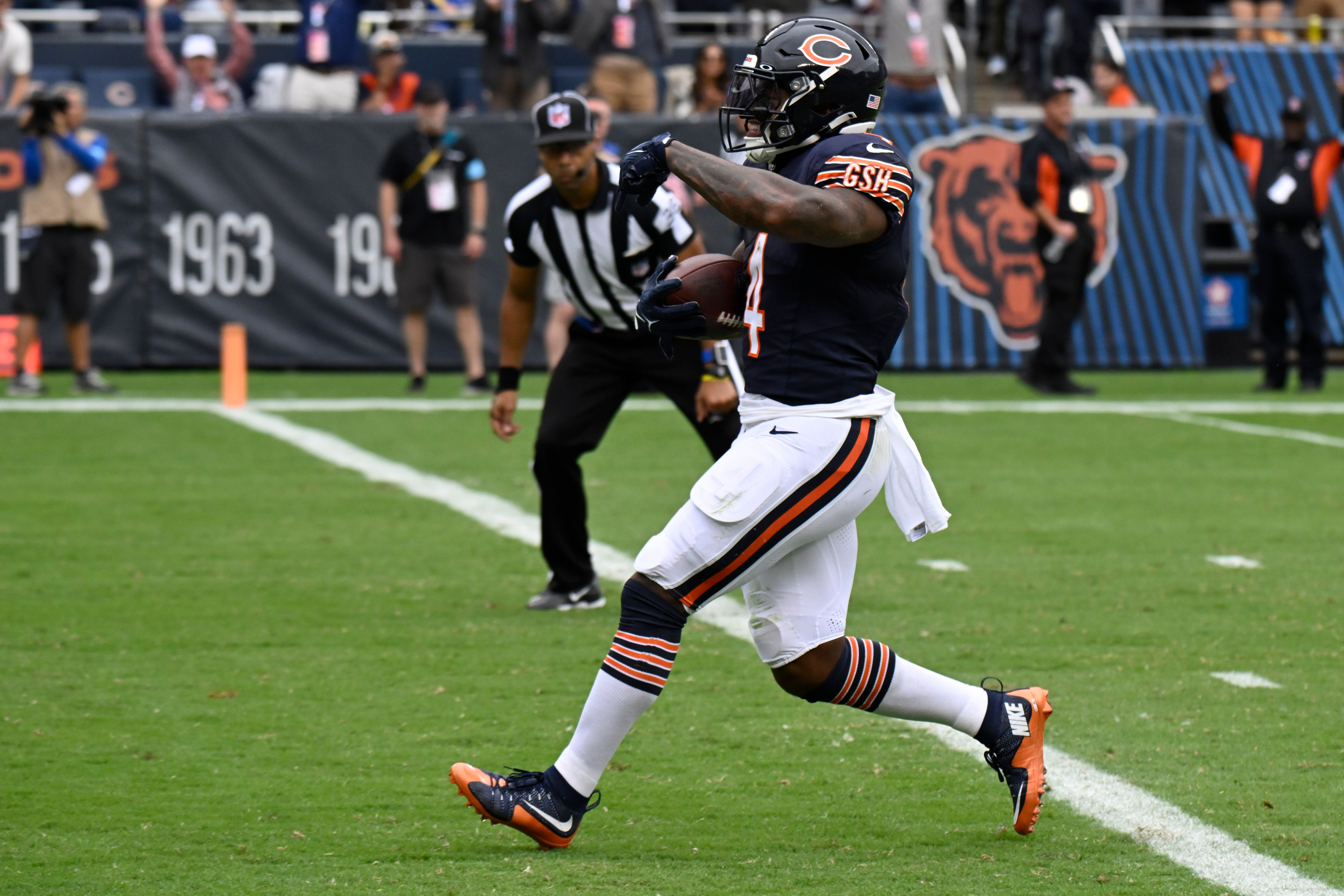 Sep 29, 2024; Chicago, Illinois, USA; Chicago Bears running back D'Andre Swift (4) runs for a touchdown against the Los Angeles Rams during the second half at Soldier Field.