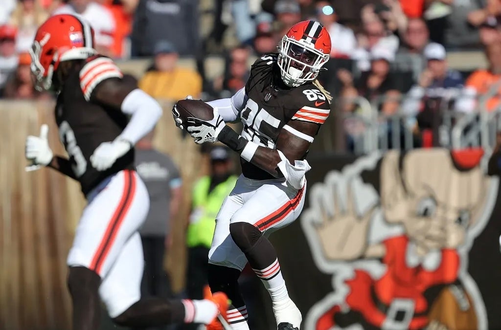 Cleveland Browns tight end David Njoku (85) turns up the field for yards after a catch during the first half of an NFL football game at Huntington Bank Field, Sunday, Sept. 8, 2024, in Cleveland, Ohio