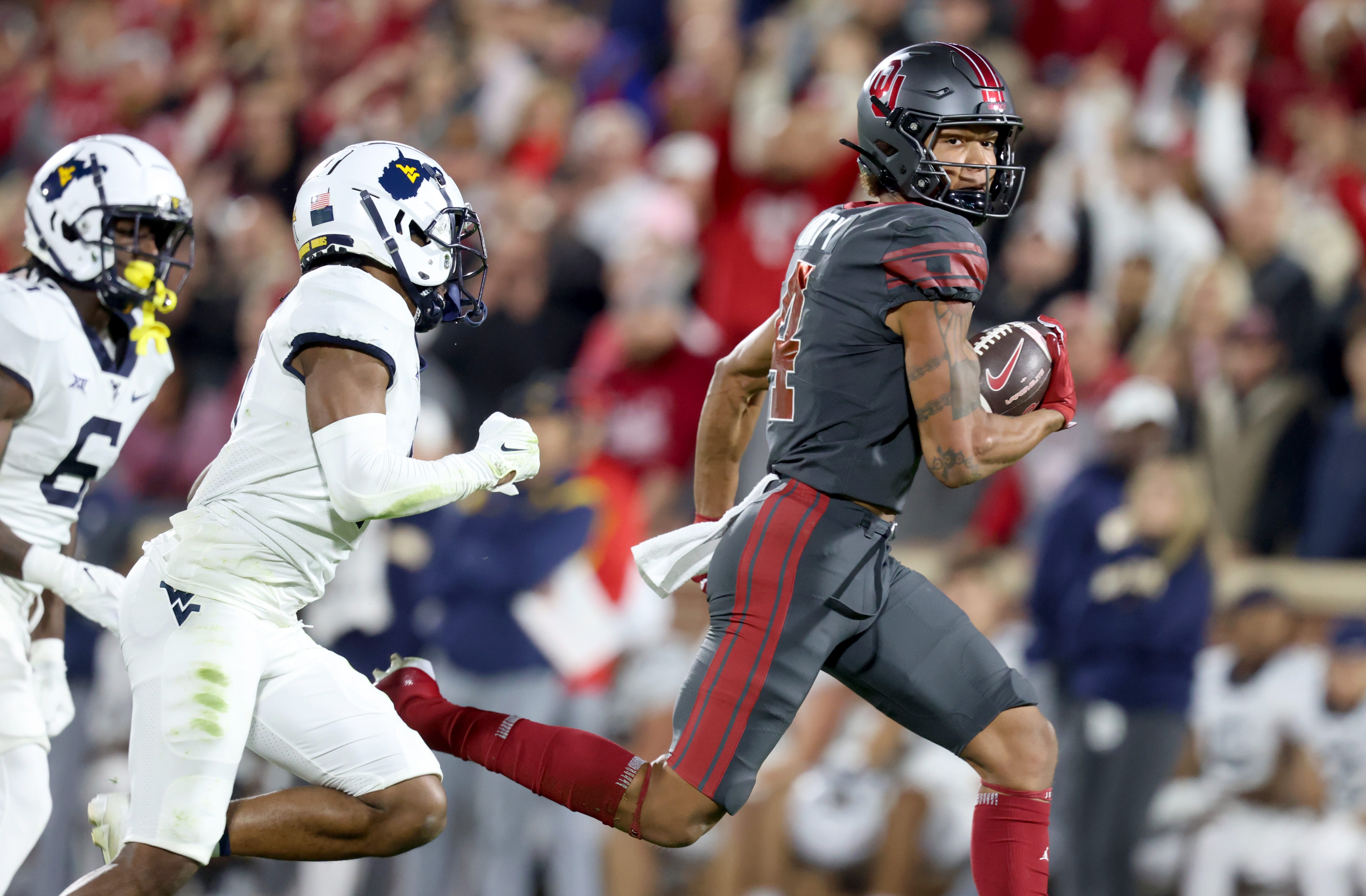 Oklahoma's Nic Anderson (4) runs after a reception in the first half of a college football game between the University of Oklahoma Sooners and the West Virginia Mountaineers at Gaylord Family-Oklahoma Memorial Stadium in Norman, Okla., Saturday, Nov., 11, 2023.