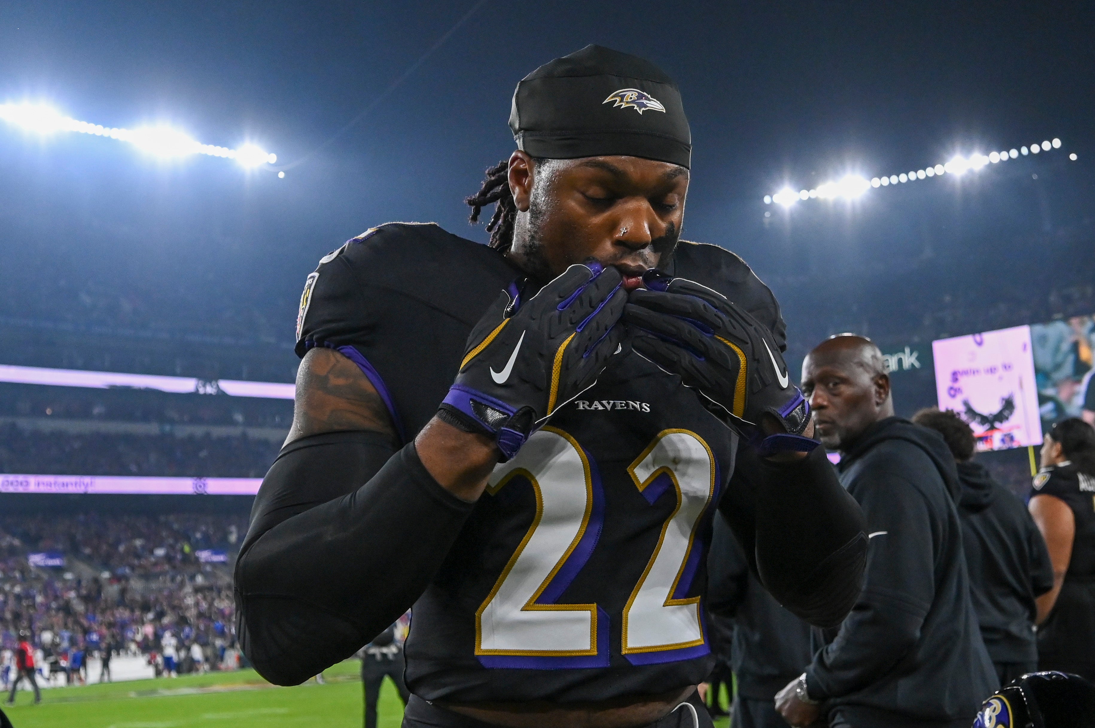 Baltimore Ravens running back Derrick Henry (22) takes a moment before the start of the game against the Buffalo Bills at M&T Bank Stadium. Tommy Gilligan-Imagn Images
