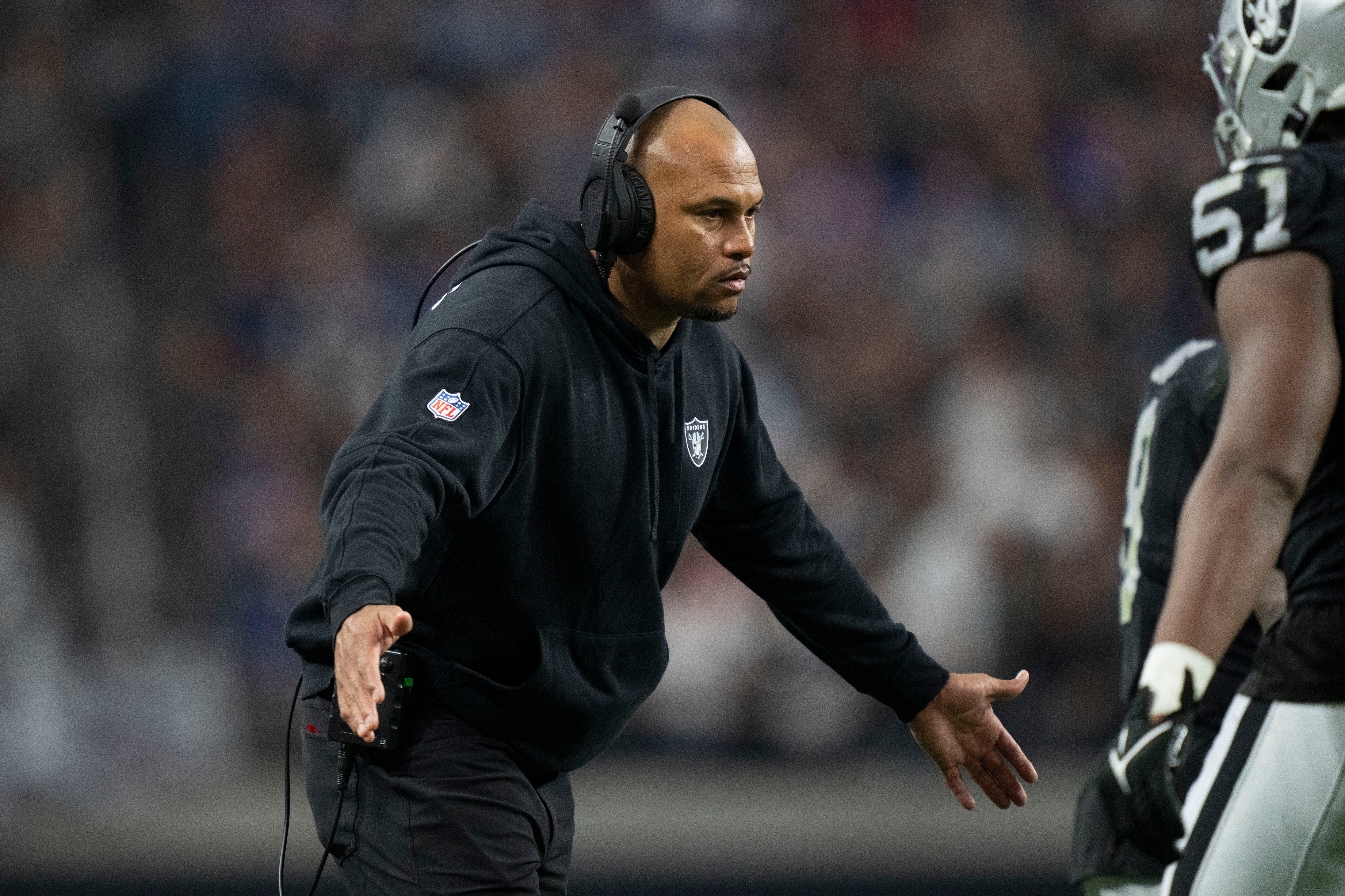 Las Vegas Raiders head coach Antonio Pierce