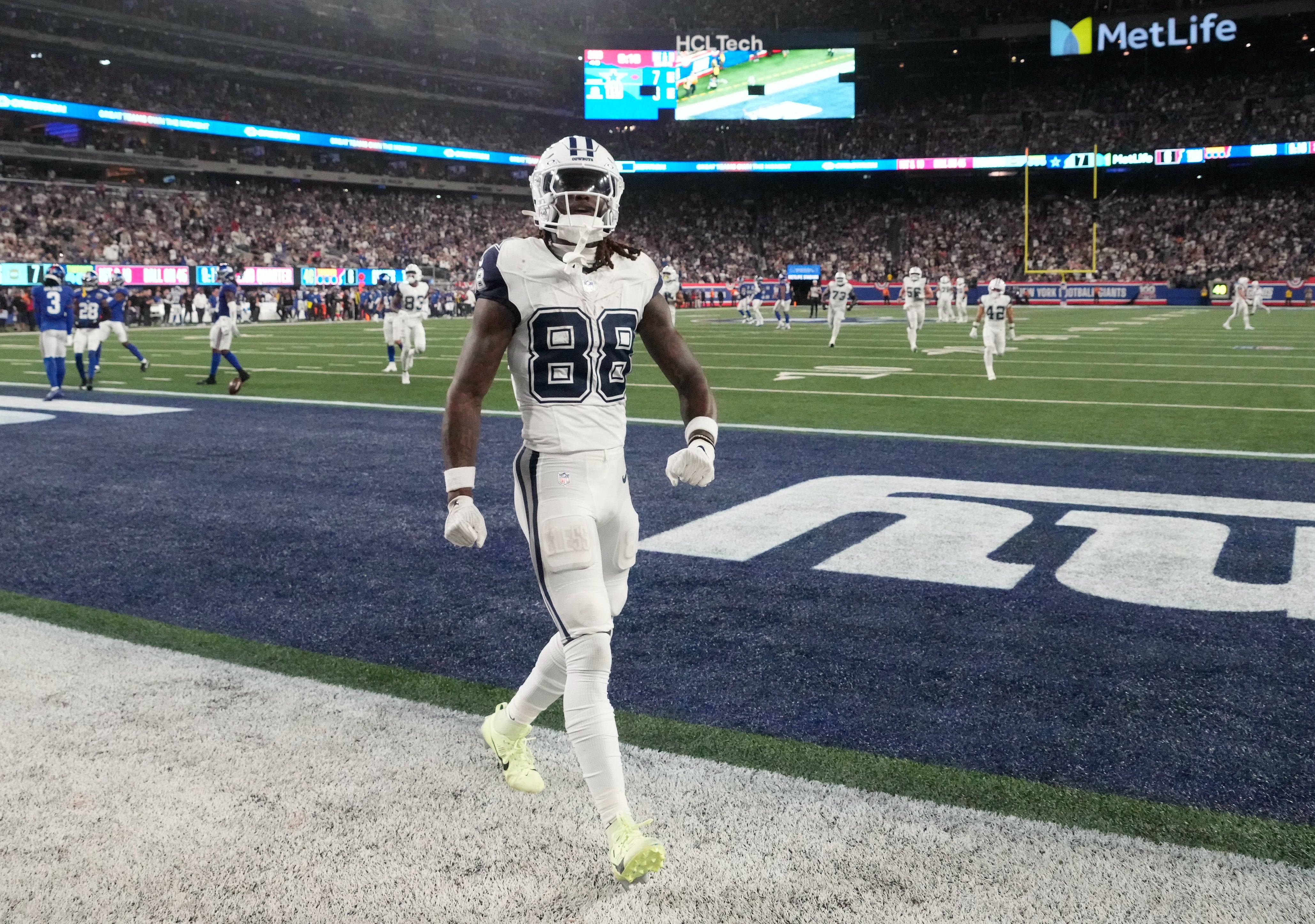 Dallas Cowboys wide receiver CeeDee Lamb (88) celebrates after a a touchdown against the Giants in the first half at MetLife Stadium.