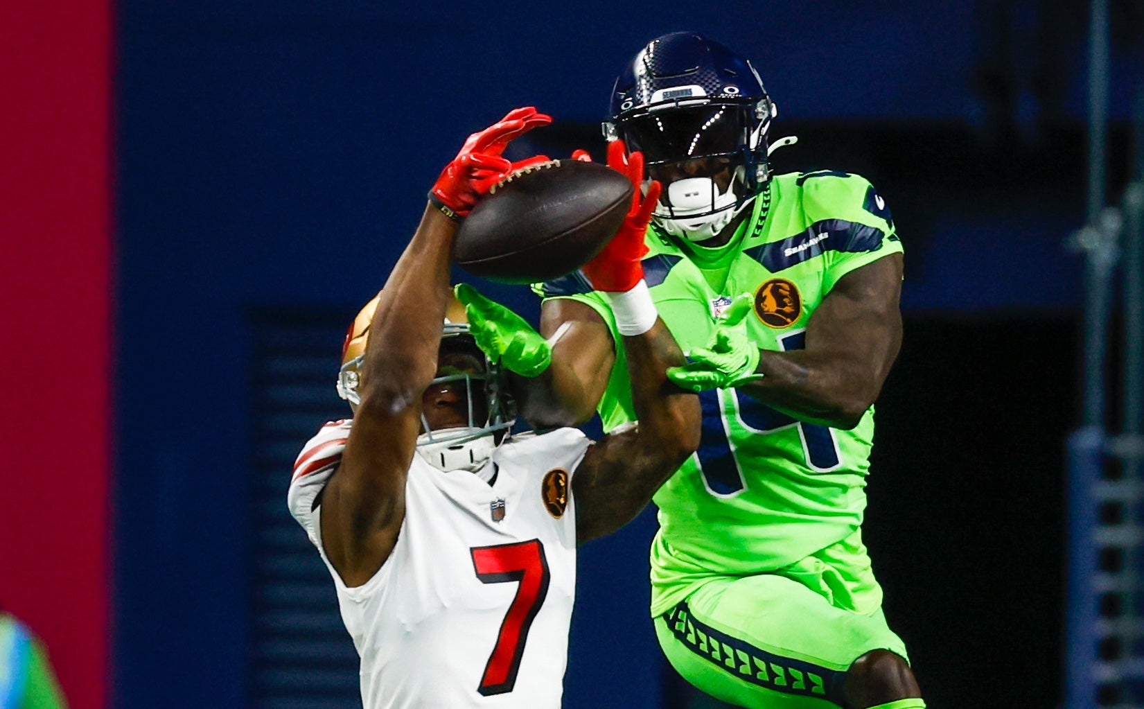 San Francisco 49ers cornerback Charvarius Ward (7) breaks up a pass intended for Seattle Seahawks wide receiver DK Metcalf (14) during the first quarter at Lumen Field.