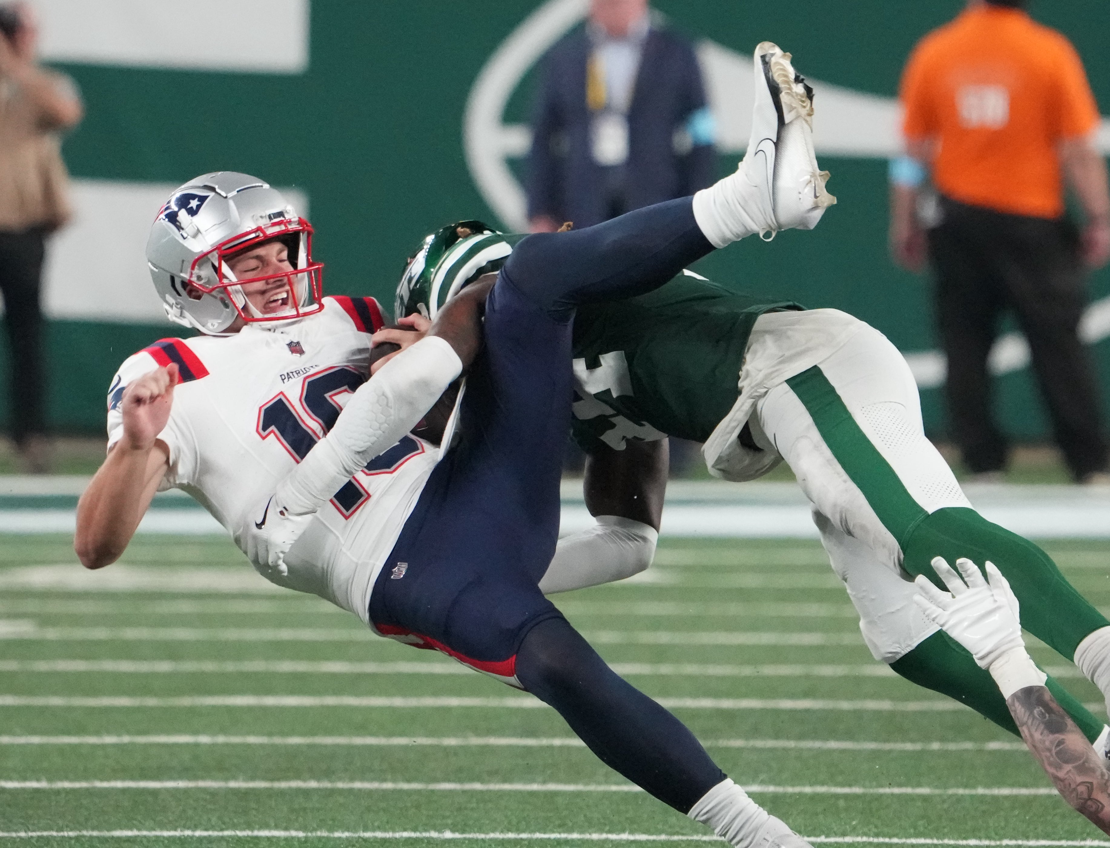 New England Patriots quarterback Drake Maye (10) gets sacked hard by New York Jets linebacker Jamien Sherwood (44) in the 4th quarter at MetLife Stadium.