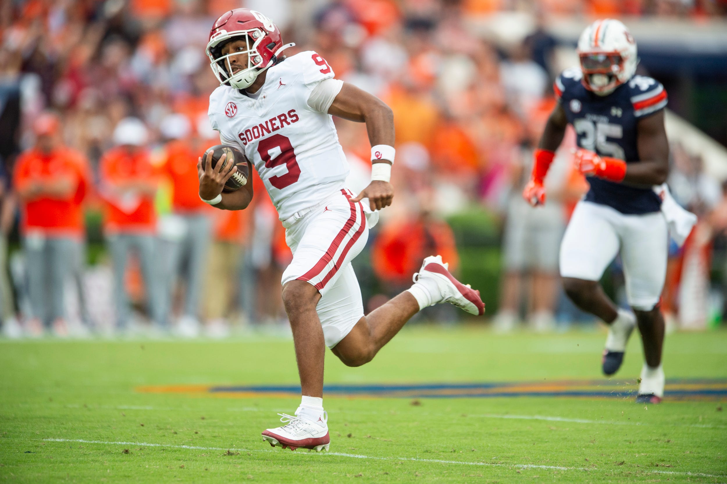 Oklahoma Sooners quarterback Michael Hawkins Jr.