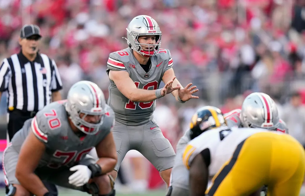 Ohio State Buckeyes quarterback Will Howard (18) waits to hike the ball against Iowa Hawkeyes in the third quarter during the NCAA football game at Ohio Stadium