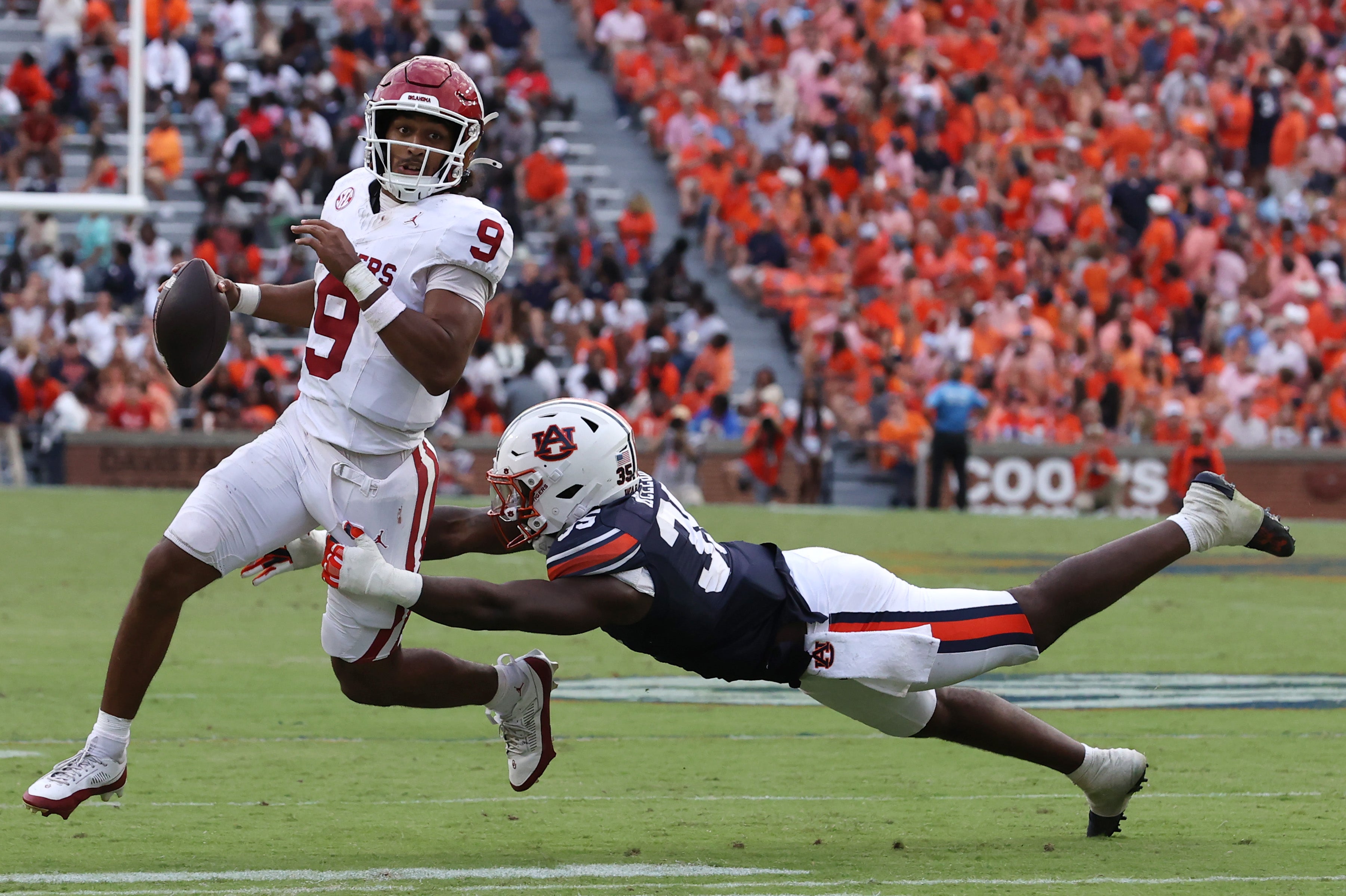 Sep 28, 2024; Auburn, Alabama, USA; Auburn Tigers nose tackle Jalen McLeod (35) dives for Oklahoma Sooners quarterback Michael Hawkins Jr. (9) during the fourth quarter against the Auburn Tigers at Jordan-Hare Stadium.