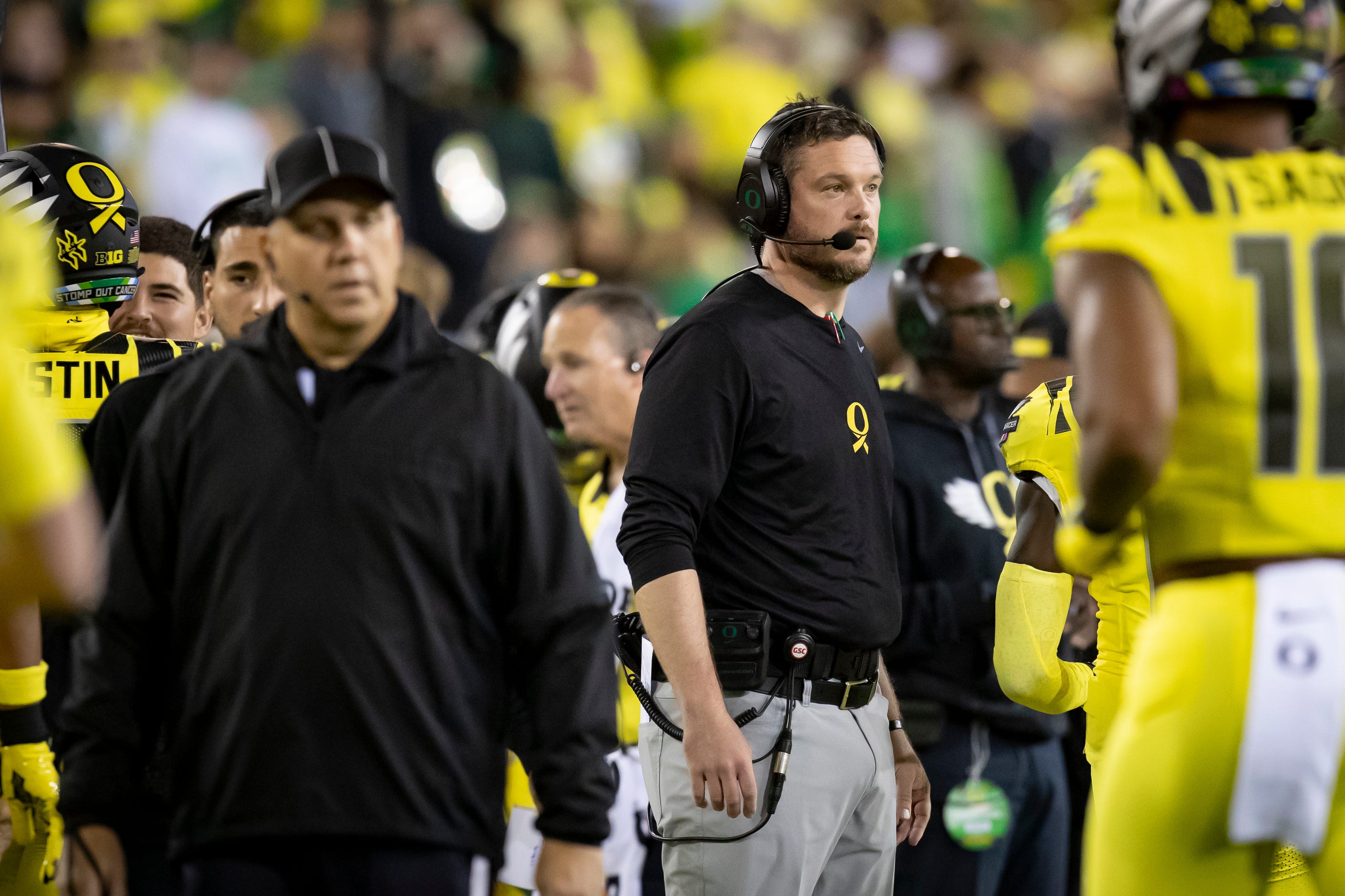 Oregon Ducks head coach Dan Lanning looks on as the Ducks host the Spartans.