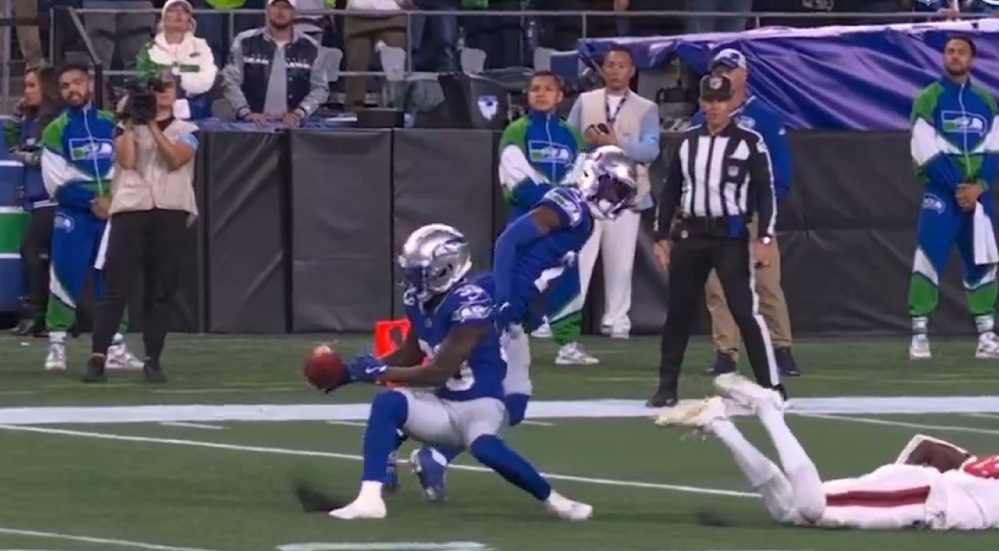 Seattle Seahawks punt returner Dee Williams (33) touched the ball on a punt return that was missed by the officials.