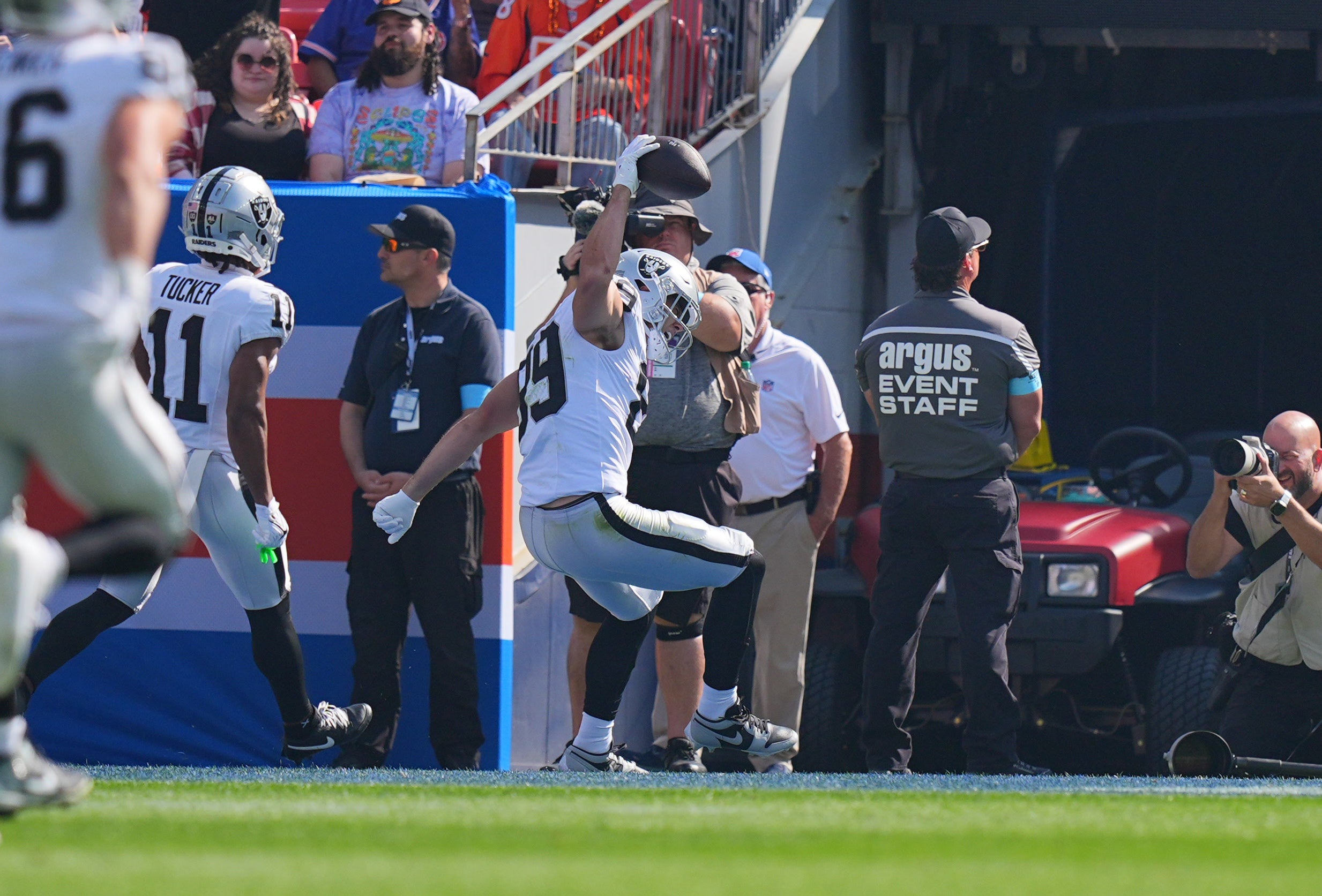 Las Vegas Raiders tight end Brock Bowers