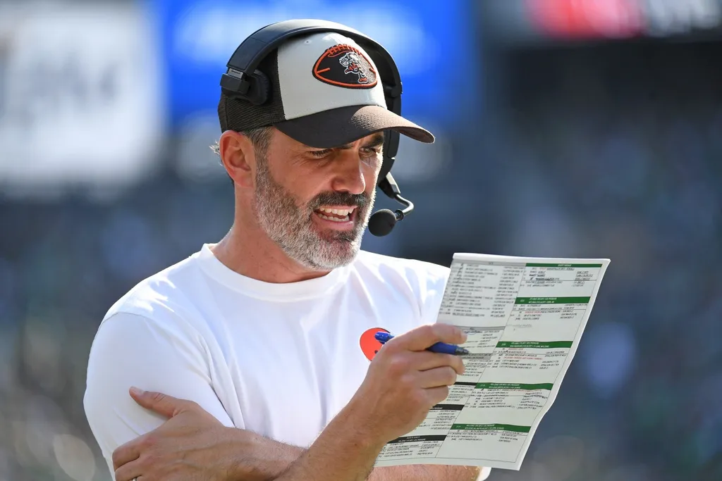Cleveland Browns head coach Kevin Stefanski on the sidelines against the Philadelphia Eagles during the third quarter at Lincoln Financial Field.