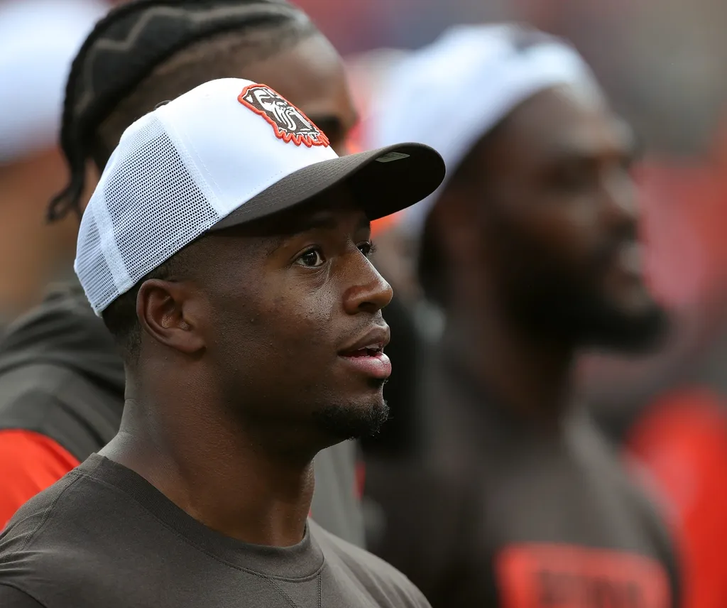 Cleveland Browns running back Nick Chubb takes in the crowd before an NFL preseason football game at Cleveland Browns Stadium, Saturday, Aug. 17, 2024, in Cleveland, Ohio