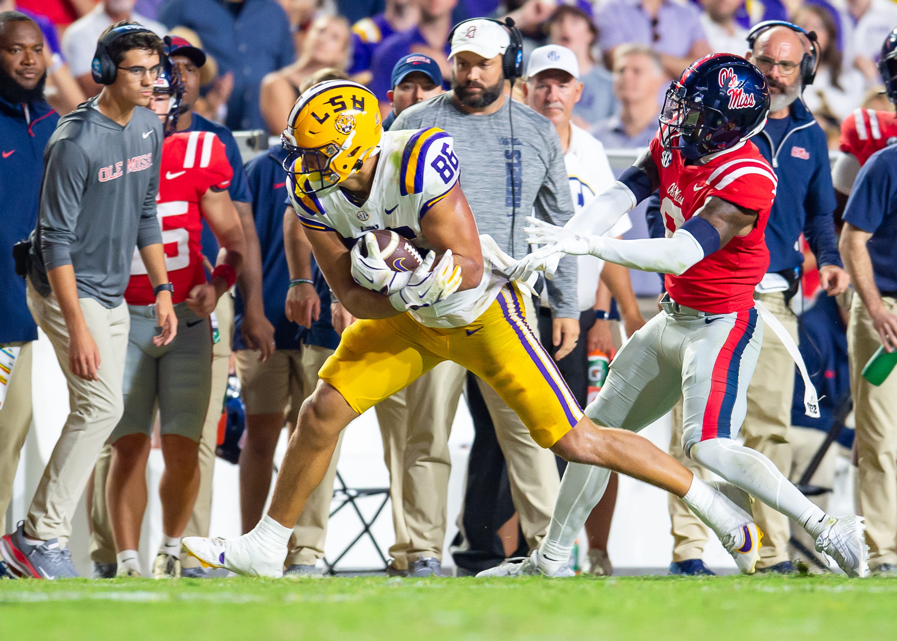 Mason Taylor 86 runs the ball as the LSU Tigers take on the Ole Miss Rebels at Tiger Stadium in Baton Rouge, LA. Saturday, Oct. 12, 2024.Saturday, Oct. 12, 2024.