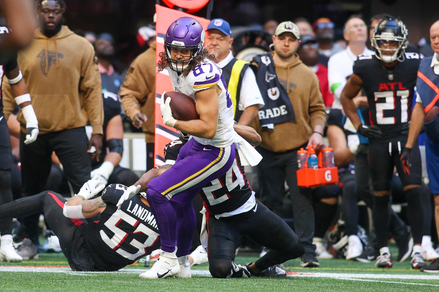 Nov 5, 2023; Atlanta, Georgia, USA; Minnesota Vikings tight end T.J. Hockenson (87) catches a pass against the Atlanta Falcons in the second half at Mercedes-Benz Stadium.