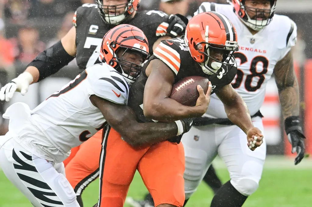 Cincinnati Bengals linebacker Germaine Pratt (57) tackles Cleveland Browns running back Nick Chubb (24) during the first half at Cleveland Browns Stadium.