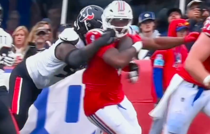 Patriots RB Antonio Gibson suffers a facemask, but it wasn't called by the officials - Week 6
