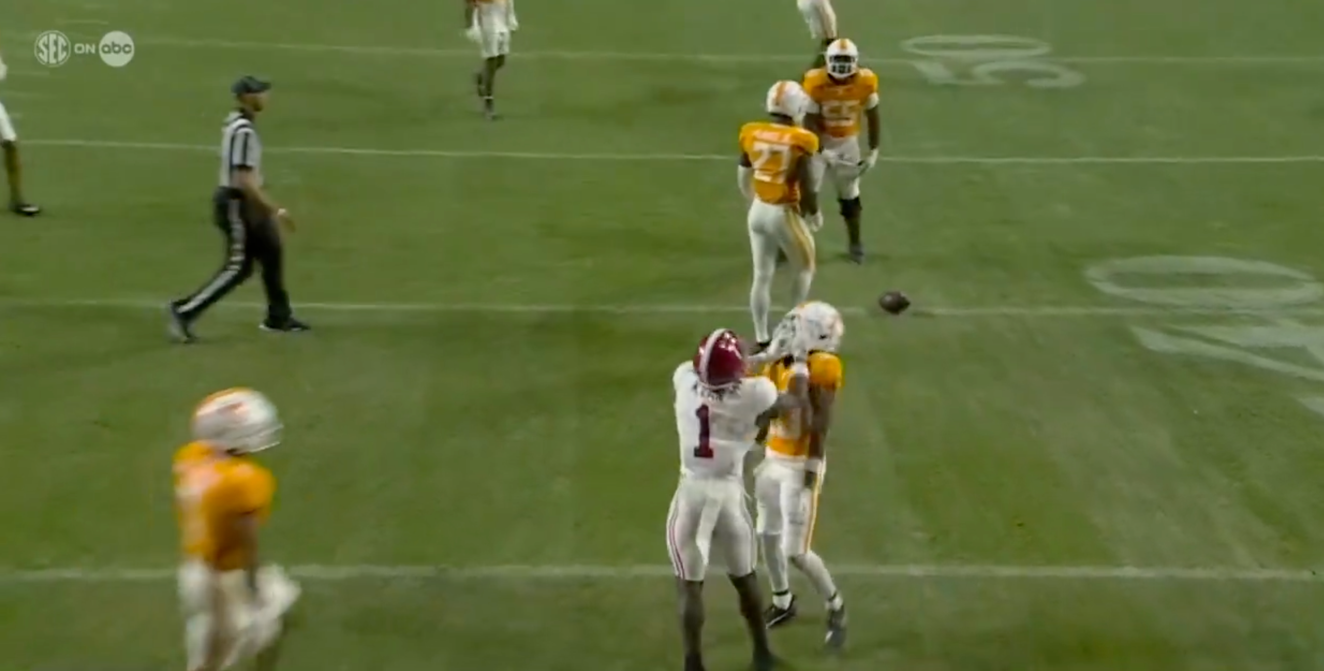 Alabama WR Kendrick Law called for a personal foul against Tennesse Vols in 4th quarter