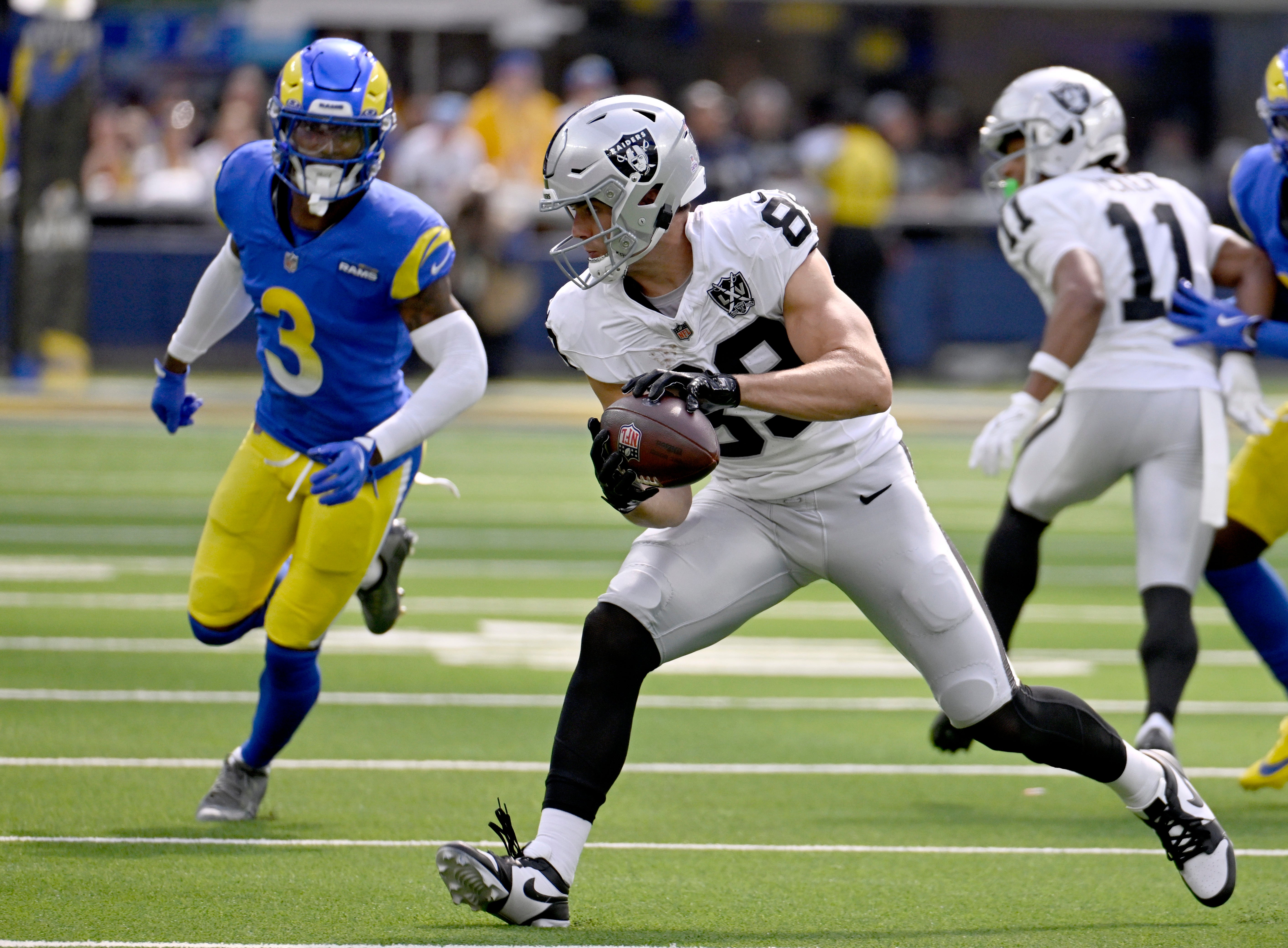 Las Vegas Raiders tight end Brock Bowers