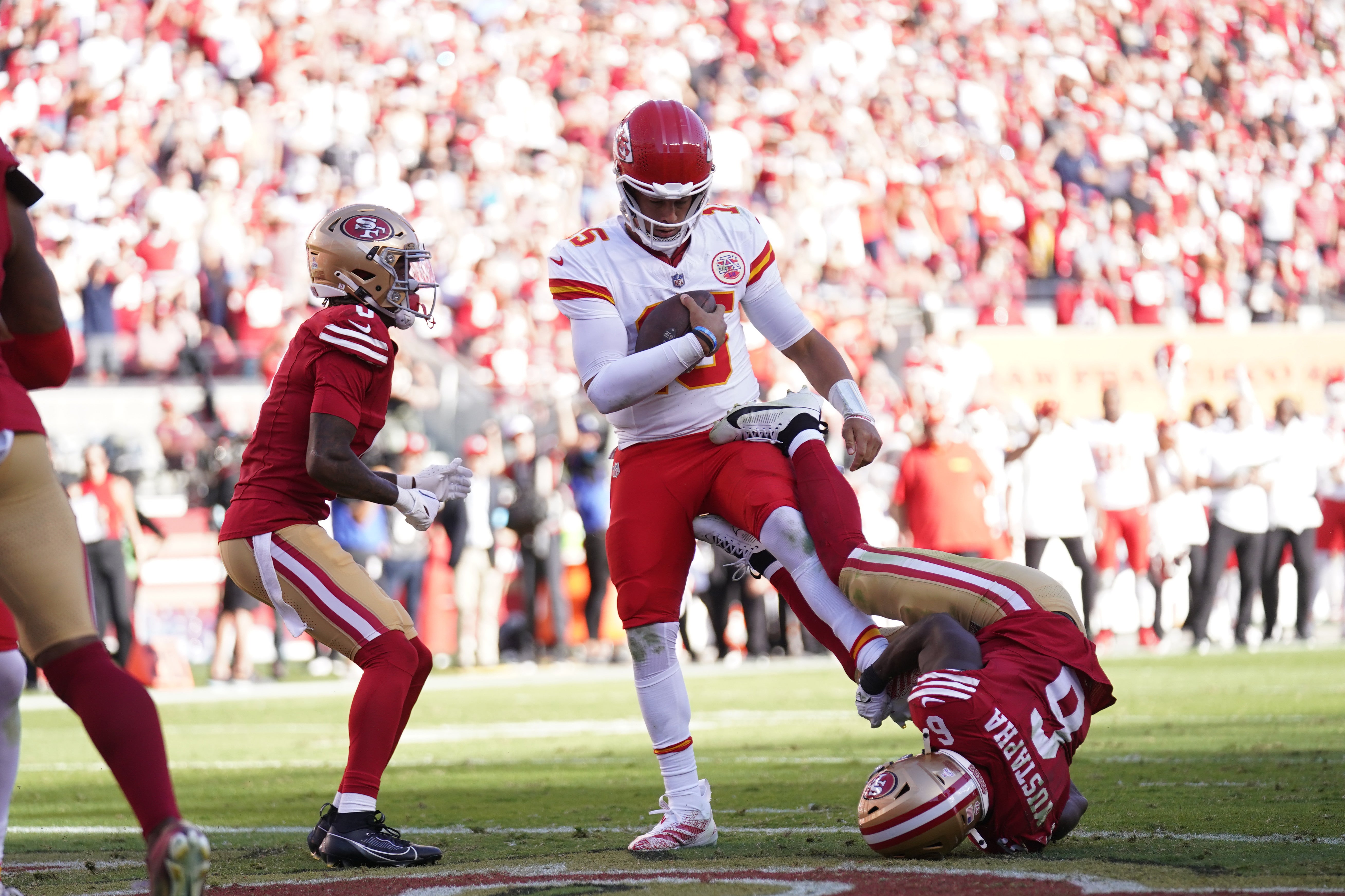 Kansas City Chiefs quarterback Patrick Mahomes (15) scores a touchdown next to San Francisco 49ers safety Malik Mustapha (6) in the fourth quarter at Levi's Stadium.