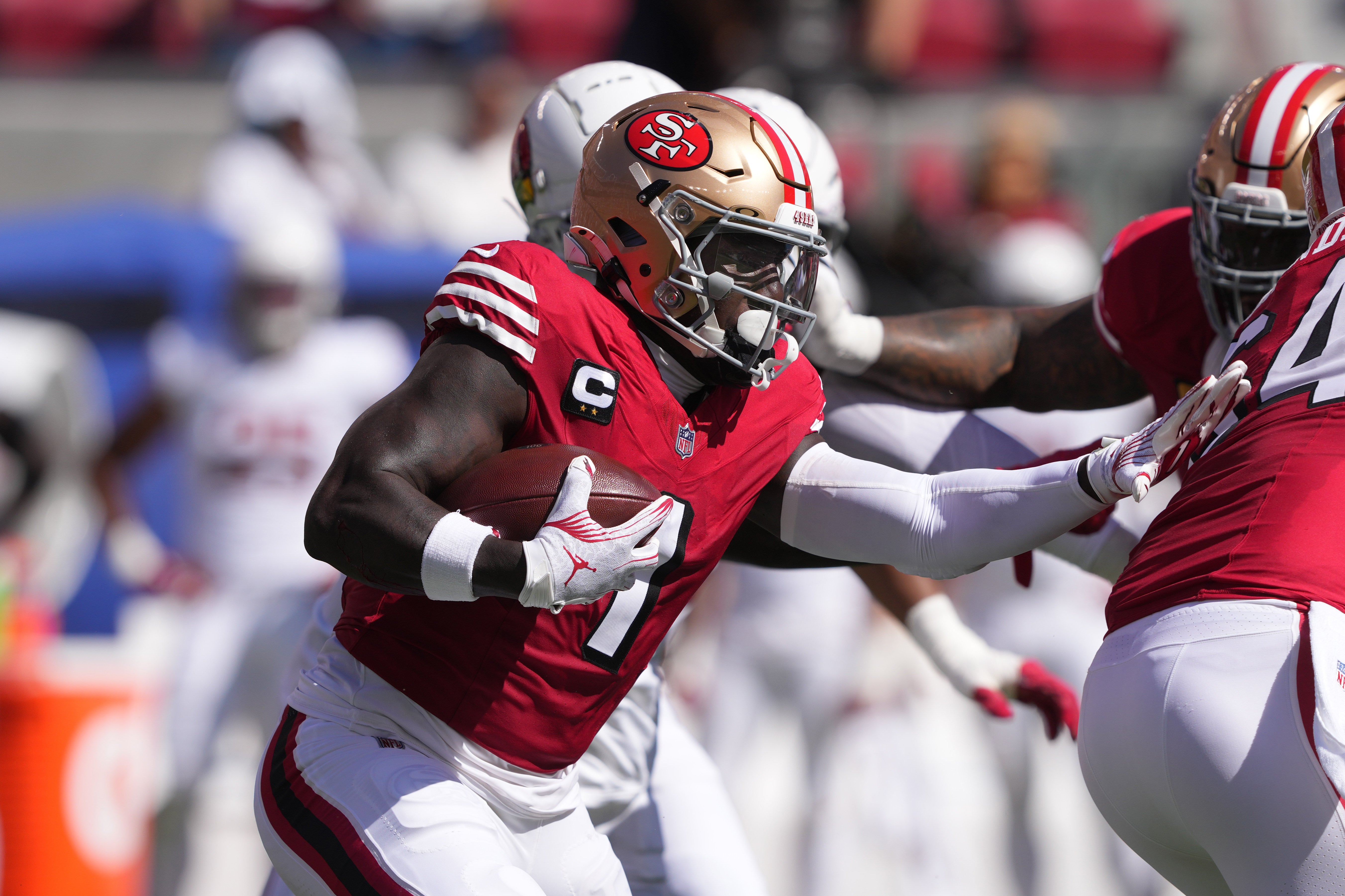 San Francisco 49ers wide receiver Deebo Samuel Sr. (1) carries the ball against the Arizona Cardinals during the first quarter at Levi's Stadium.