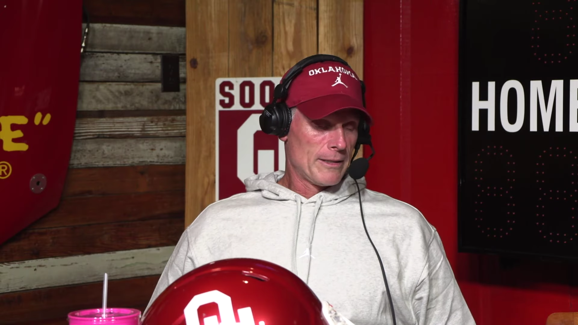 Oklahoma Sooners head coach Brent Venables