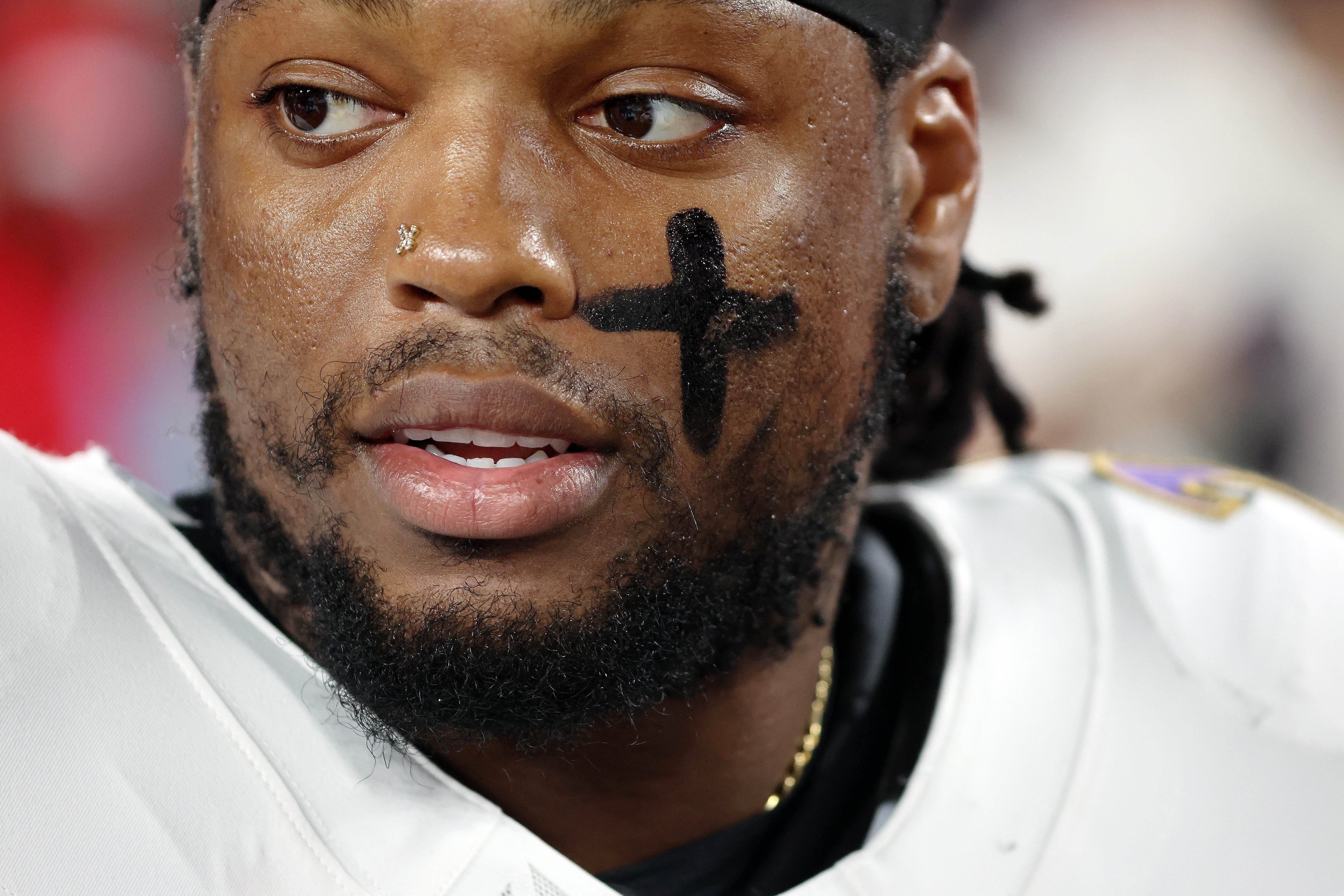 Baltimore Ravens running back Derrick Henry (22) looks on against the Tampa Bay Buccaneers prior to the game at Raymond James Stadium. Kim Klement Neitzel-Imagn Images