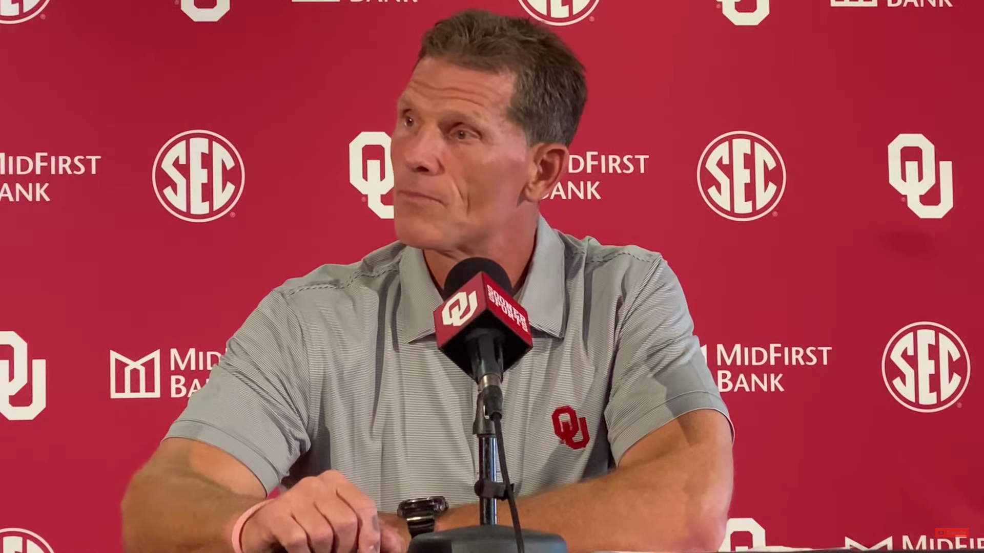 Oklahoma Sooners head coach Brent Venables