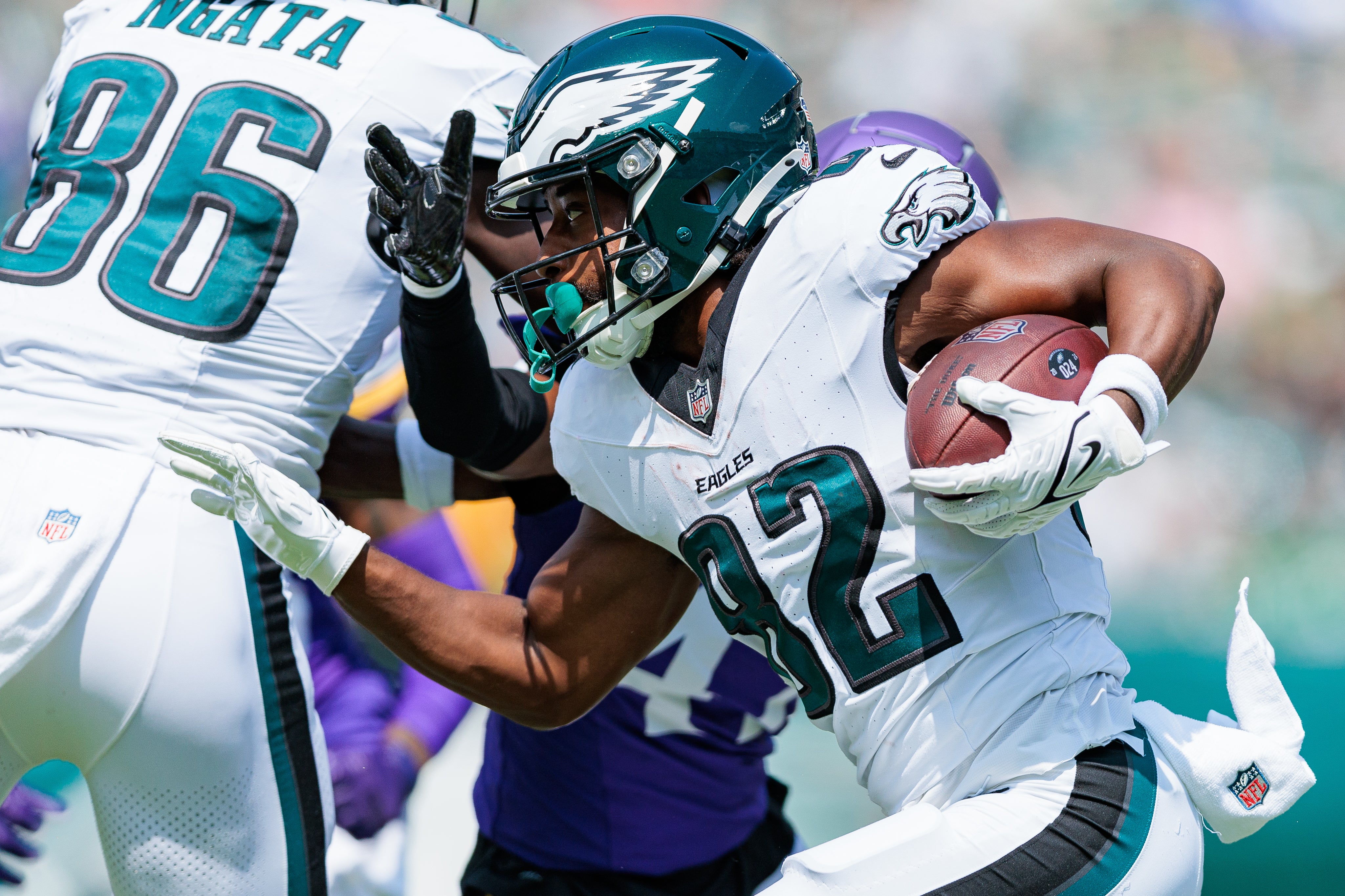 Philadelphia Eagles wide receiver Ainias Smith (82) runs the ball after a reception against the Minnesota Vikings during the second quarter at Lincoln Financial Field.