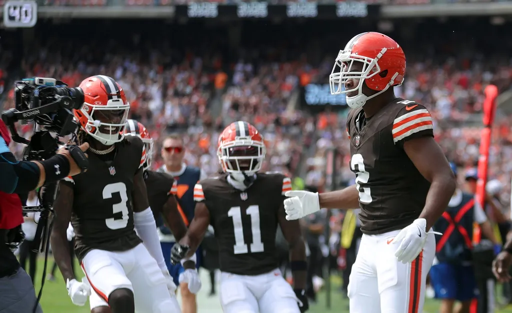 Cleveland Browns wide receiver Amari Cooper (2) celebrates his touchdown with wide receiver Jerry Jeudy (3) and wide receiver James Proche II (11) during the first half of an NFL football game against...