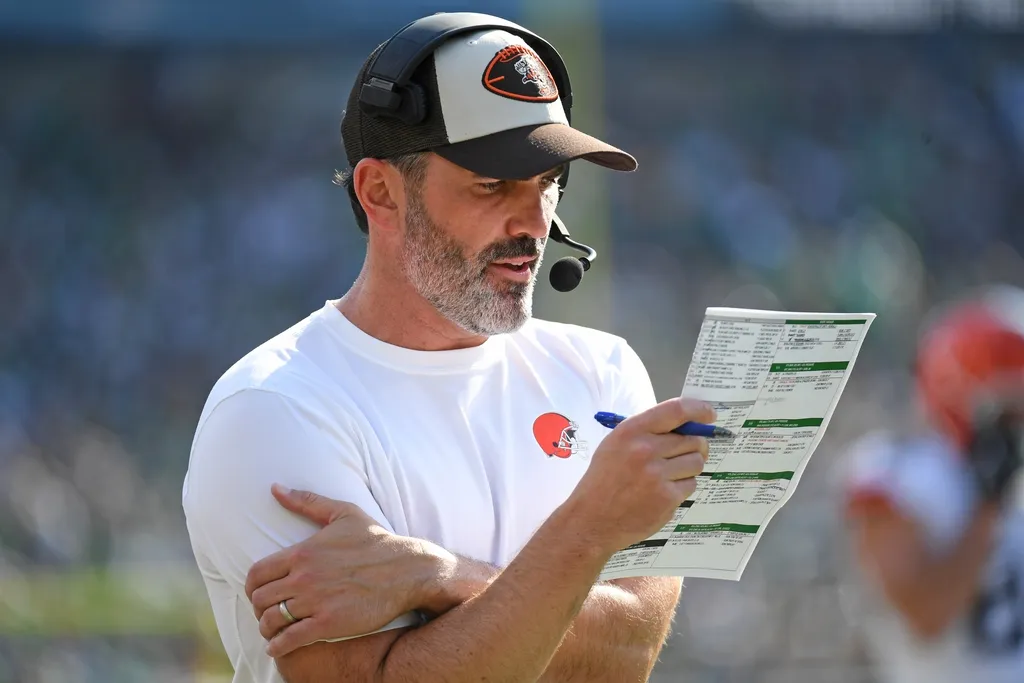 Cleveland Browns head coach Kevin Stefanski on the sidelines against the Philadelphia Eagles during the third quarter at Lincoln Financial Field.