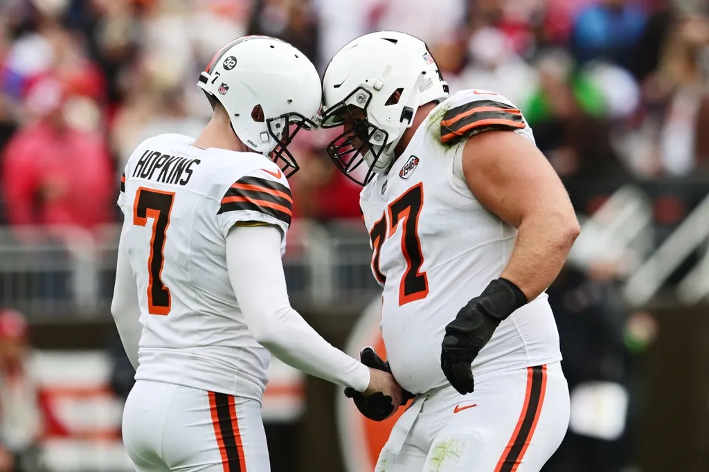 Cleveland Browns place kicker Dustin Hopkins (7) and guard Wyatt Teller (77) celebrate after Hopkins kicked a field goal during the second half against the San Francisco 49ers