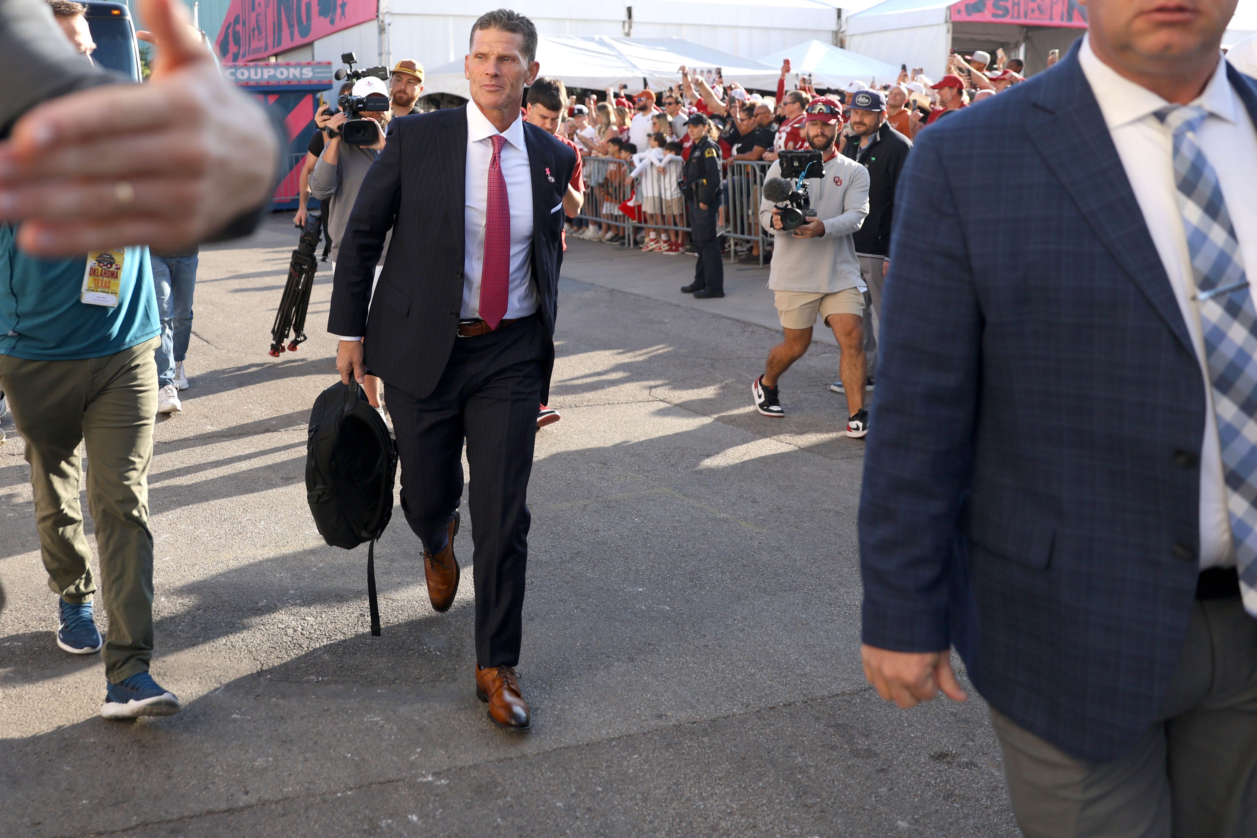 Oklahoma Sooners head coach Brent Venables
