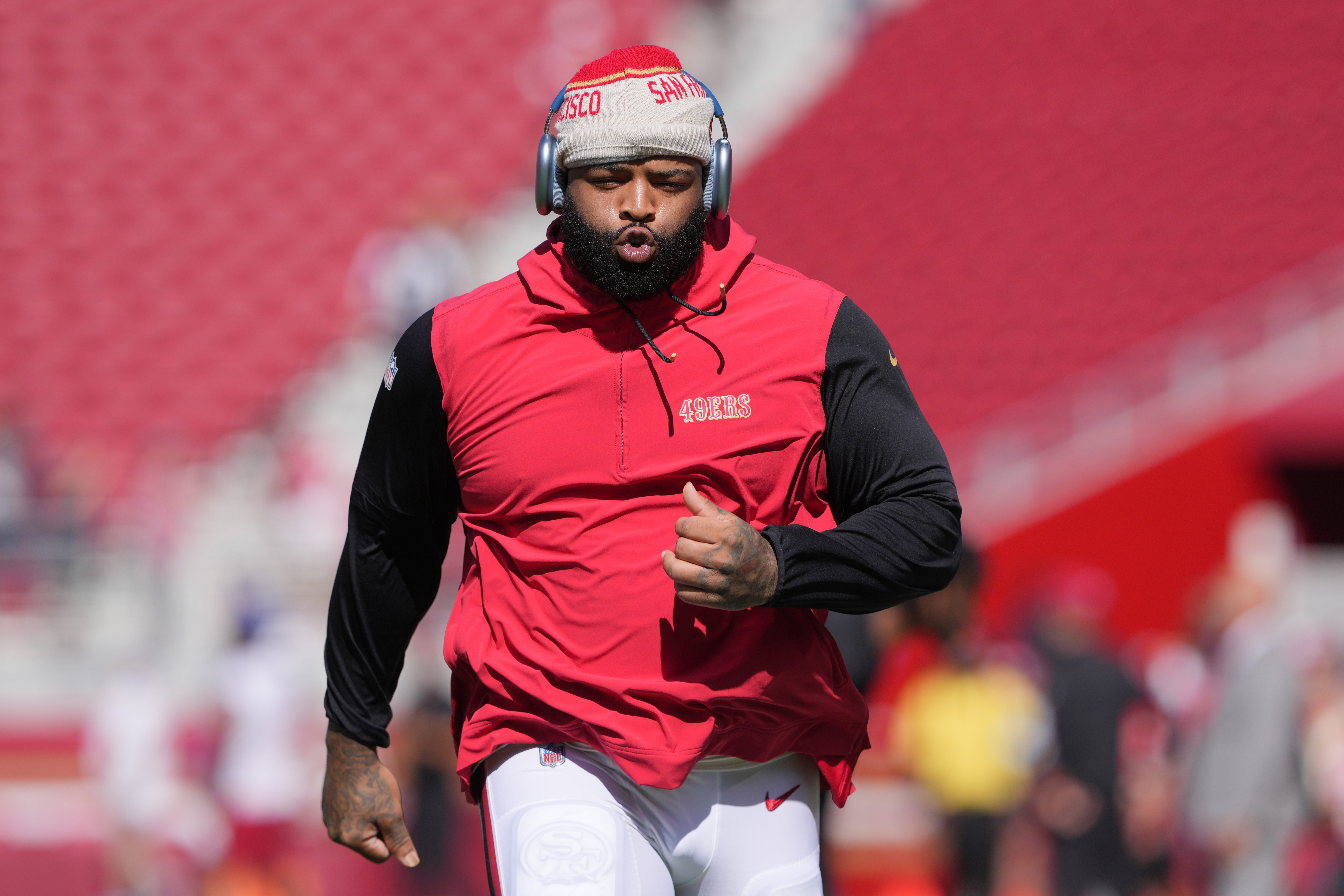 San Francisco 49ers offensive tackle Trent Williams (71) warms up before the game against the Arizona Cardinals at Levi's Stadium.