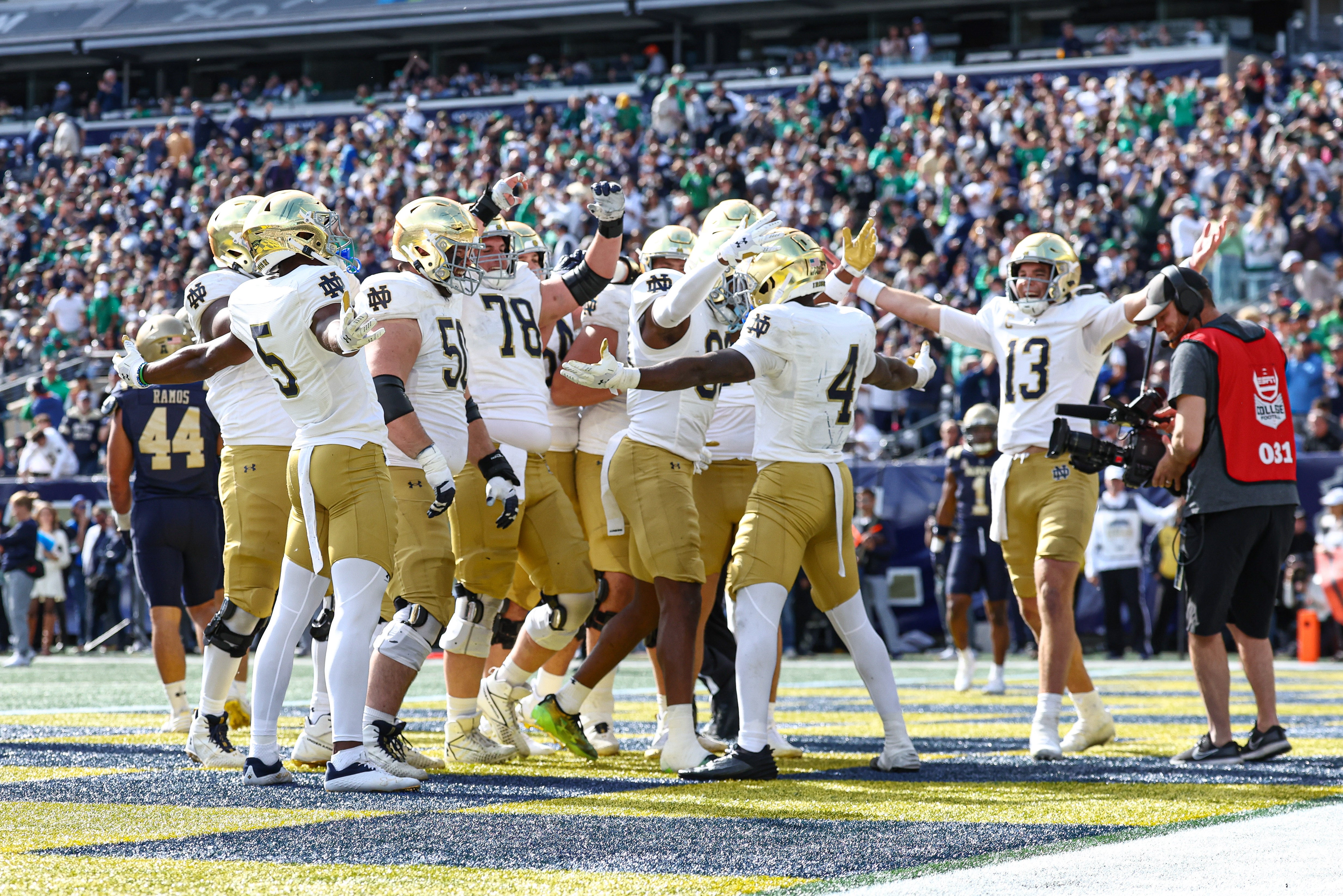 Oct 26, 2024; East Rutherford, New Jersey, USA; Notre Dame Fighting Irish running back Jeremiyah Love (4) celebrates a rushing a touchdown with teammates during the first half against the Notre Dame Fighting Irish at MetLife Stadium.