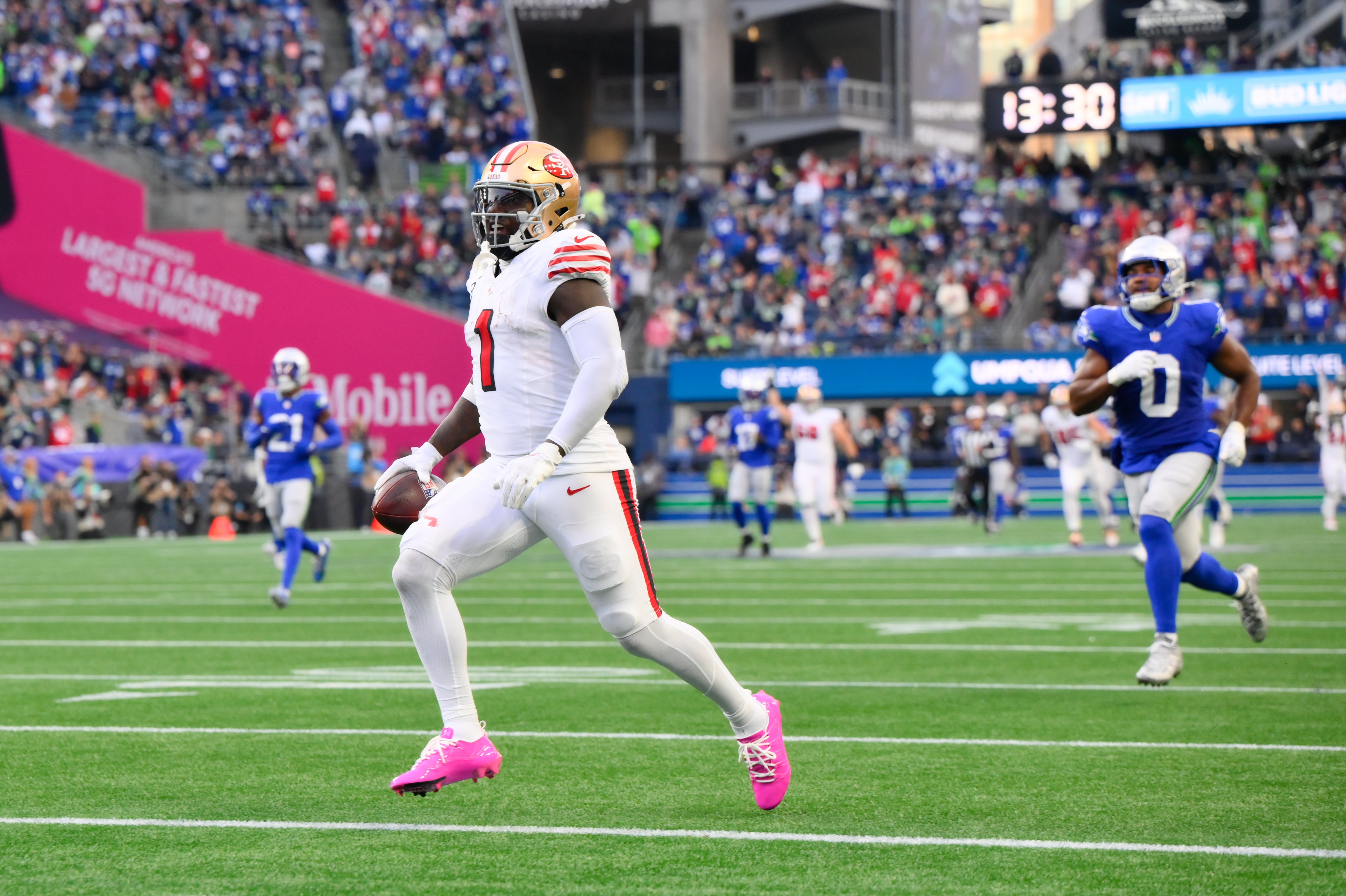 San Francisco 49ers wide receiver Deebo Samuel Sr. (1) scores a touchdown against the Seattle Seahawks during the first half at Lumen Field.