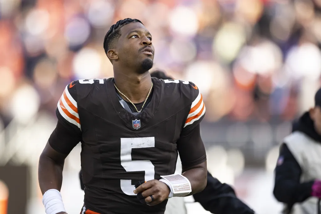 Cleveland Browns quarterback Jameis Winston (5) runs back to the locker room after defeating the Baltimore Ravens at Huntington Bank Field.