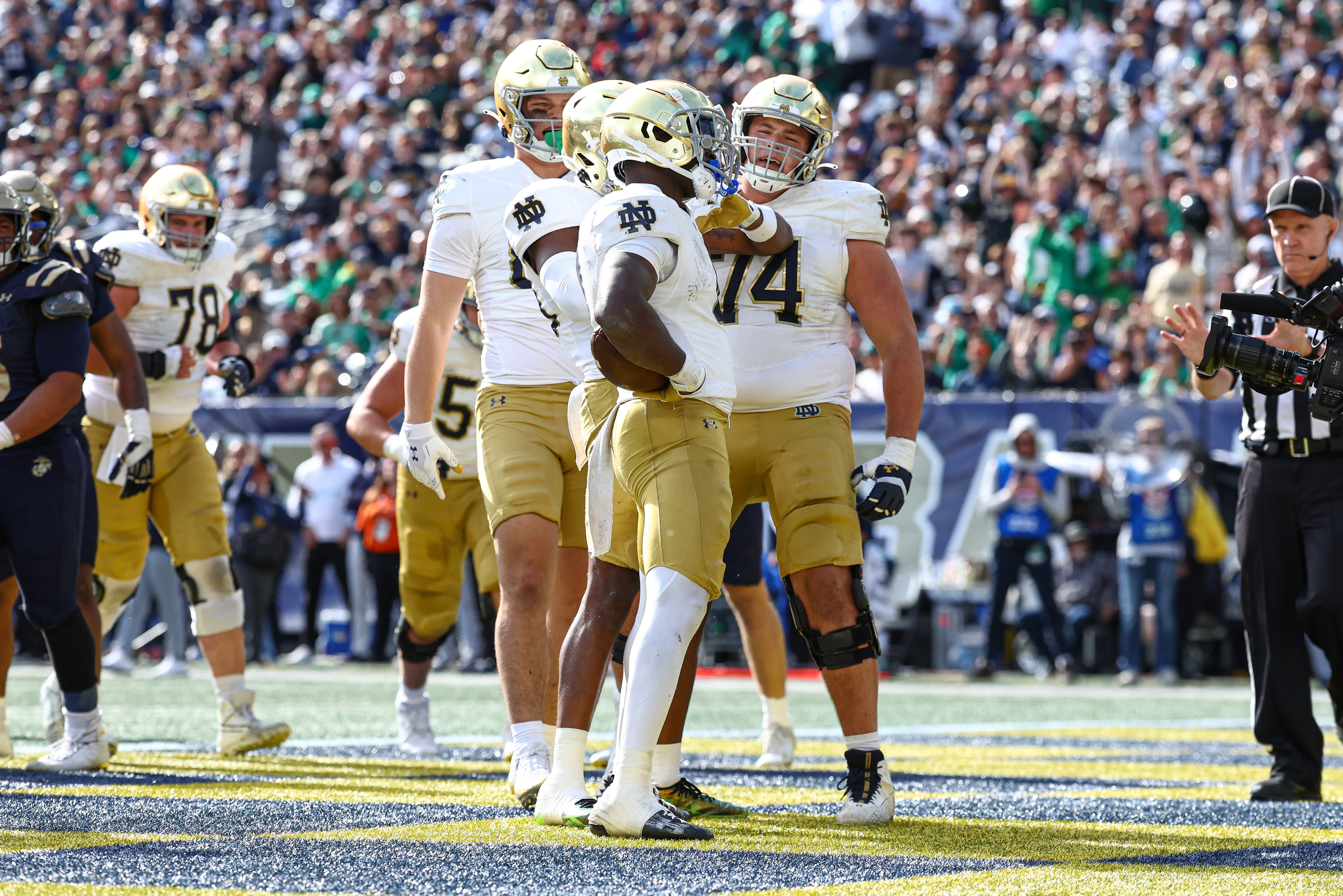 Notre Dame Fighting Irish running back Jeremiyah Love (4) celebrates a rushing a touchdown during the first half against the Notre Dame Fighting Irish at MetLife Stadium.